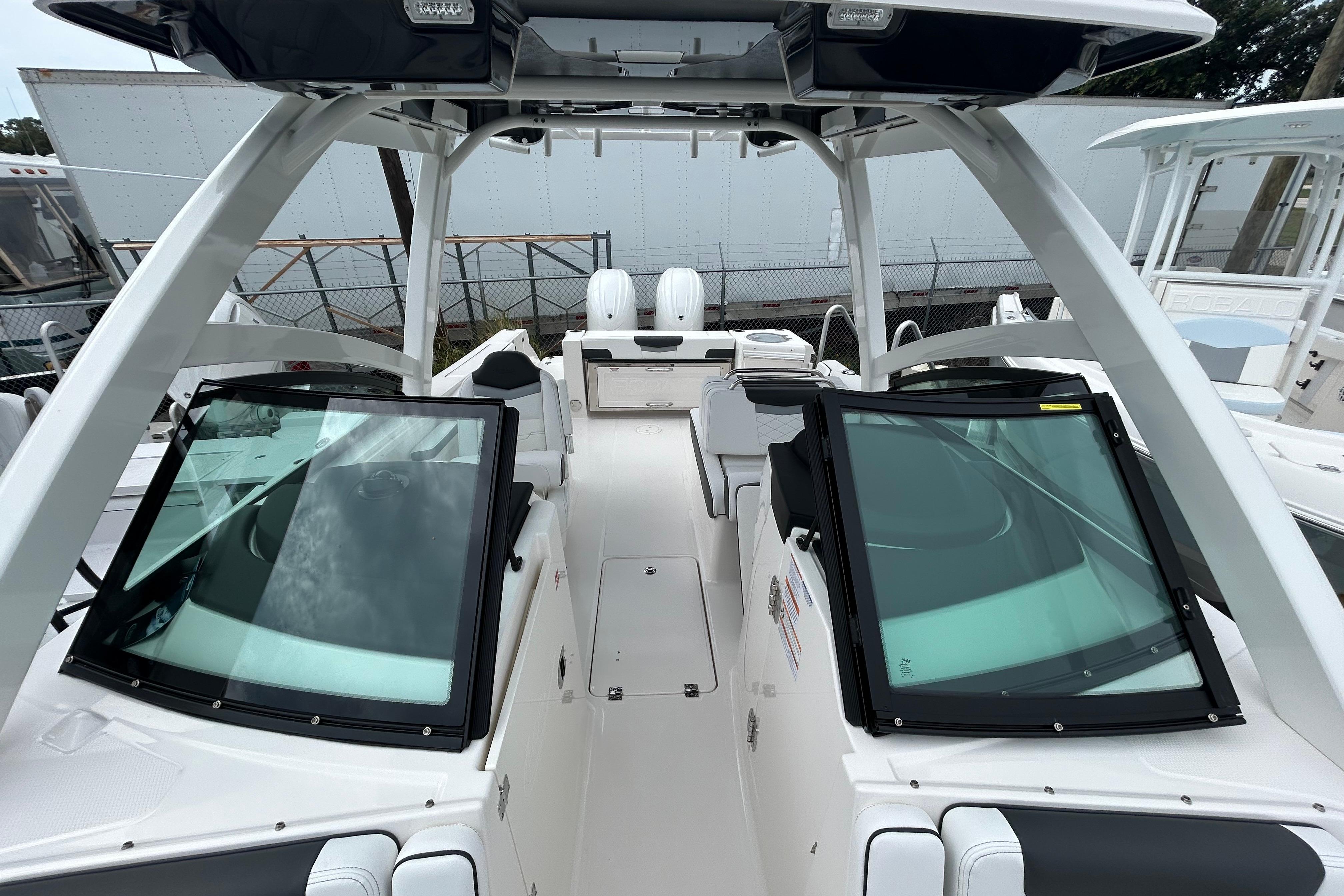 2026 Robalo R257 Dual Console boat with sleek design and spacious seating.