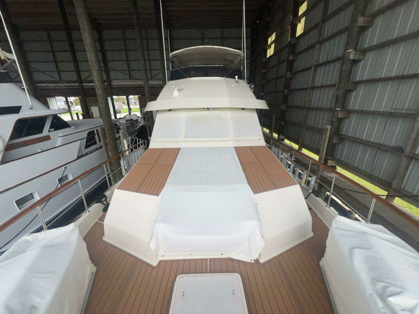1988 Hatteras Motor Yacht - Image 11