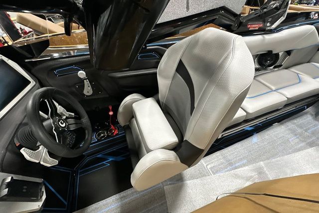 2026 Centurion Nv243 - 17