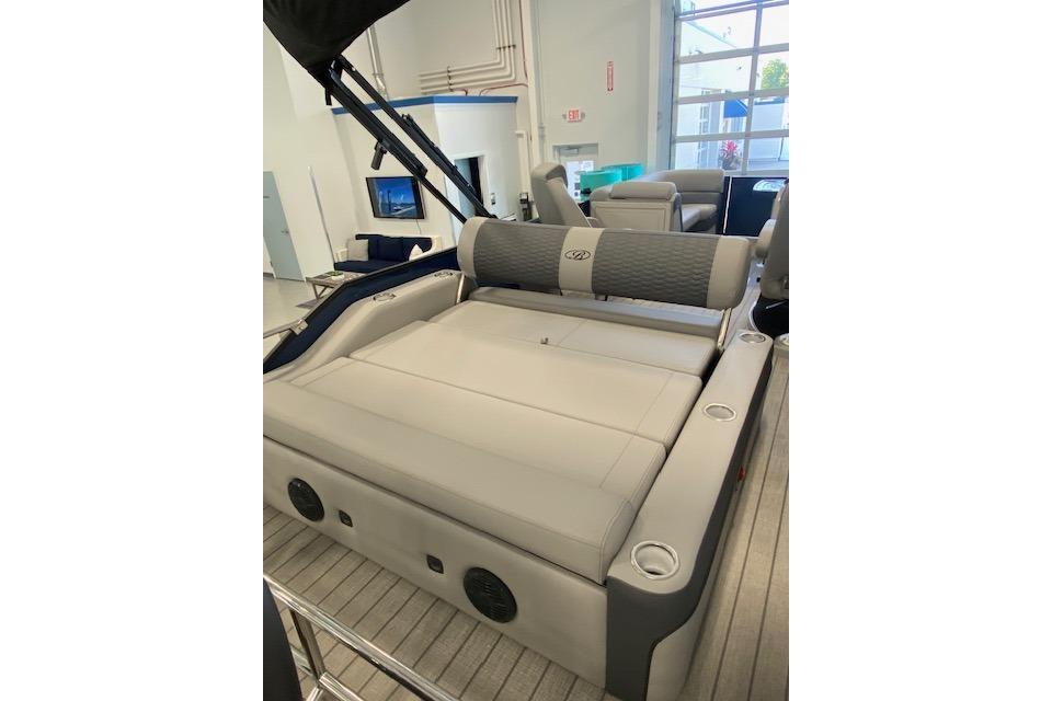 2026 Bentley Pontoons Elite 223 Swingback interior with luxurious seating and modern design.
