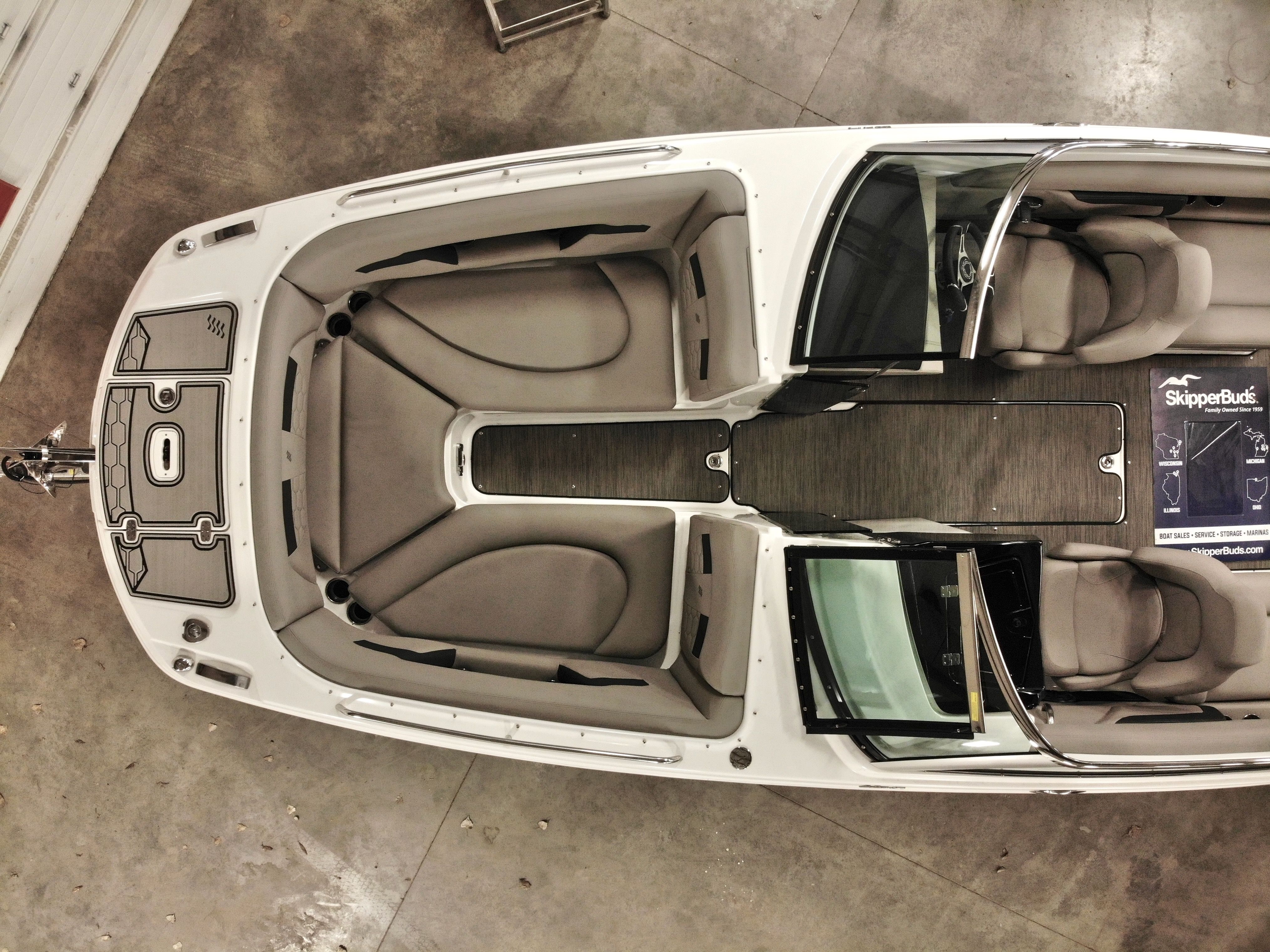 2024 Four Winns HD8