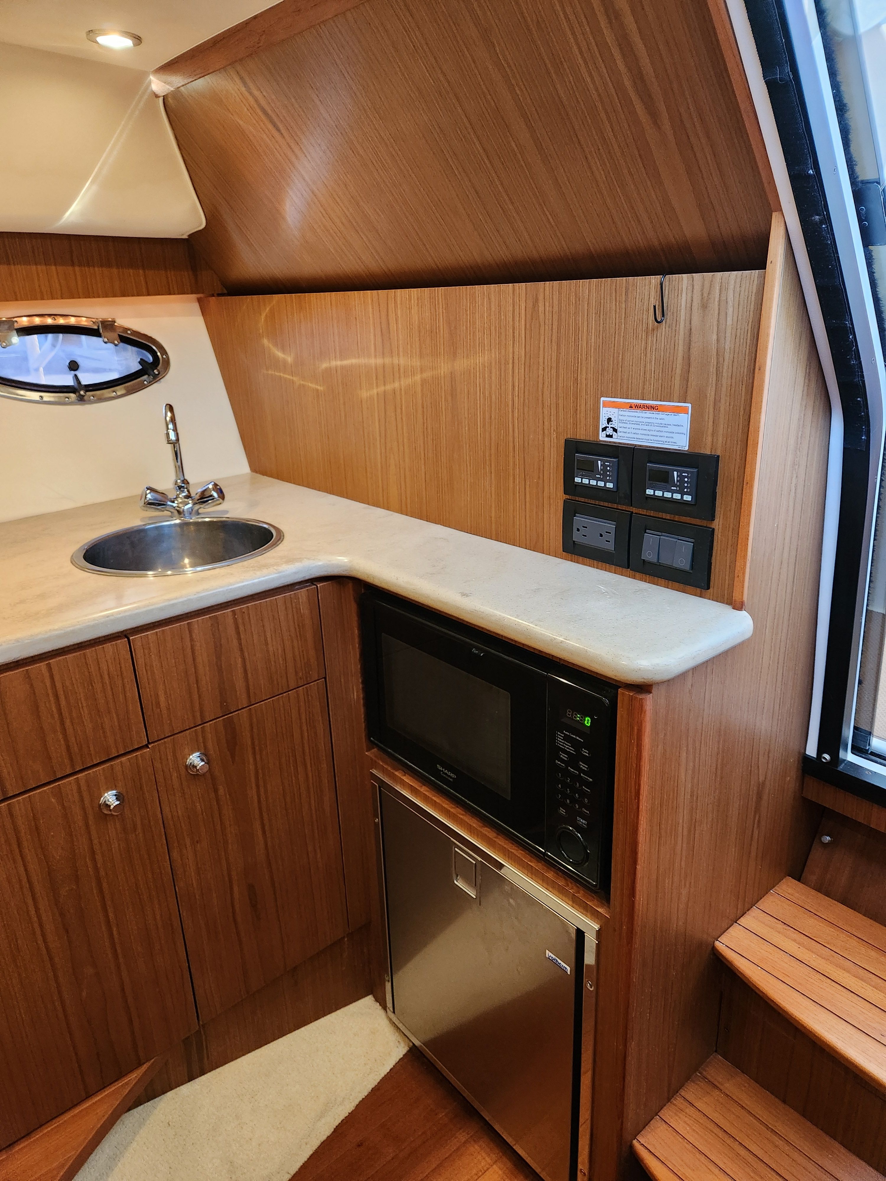2014 Tiara Yachts 3100 Coronet - 13