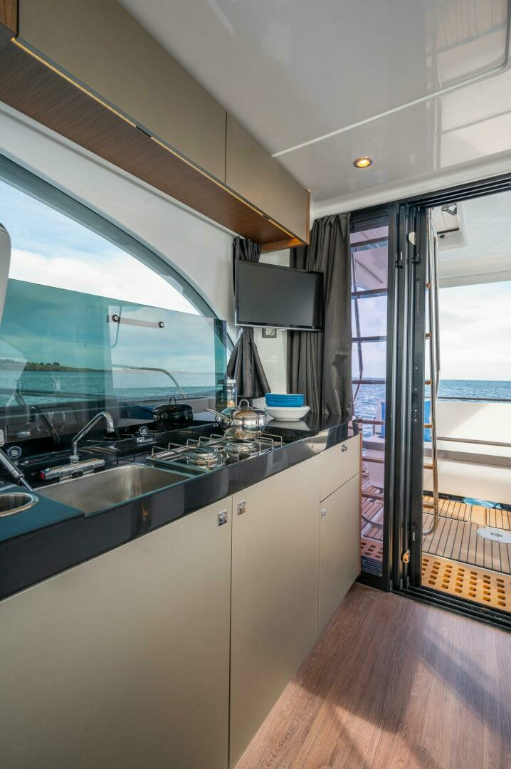 2025 Beneteau Antares 11 Fly - Image 17