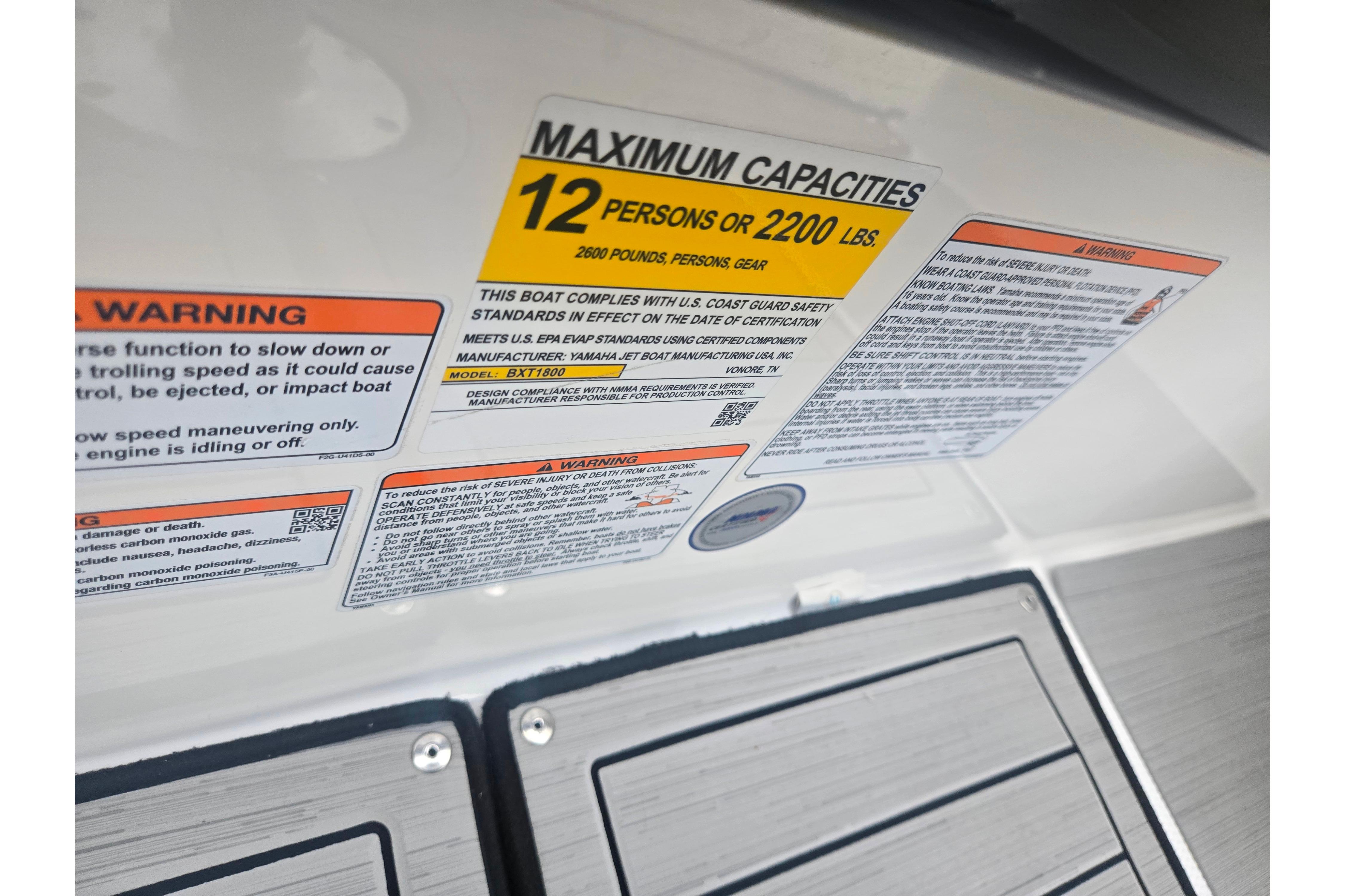 2023 Yamaha Boats 252S capacity label, showing maximum 12 persons or 2200 lbs.