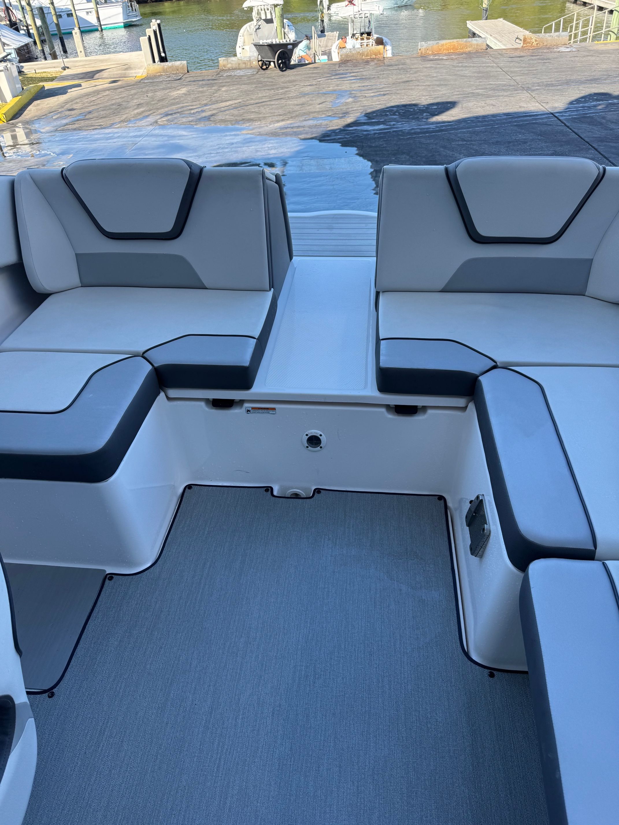 2023 Yamaha Boats AR220 - 12