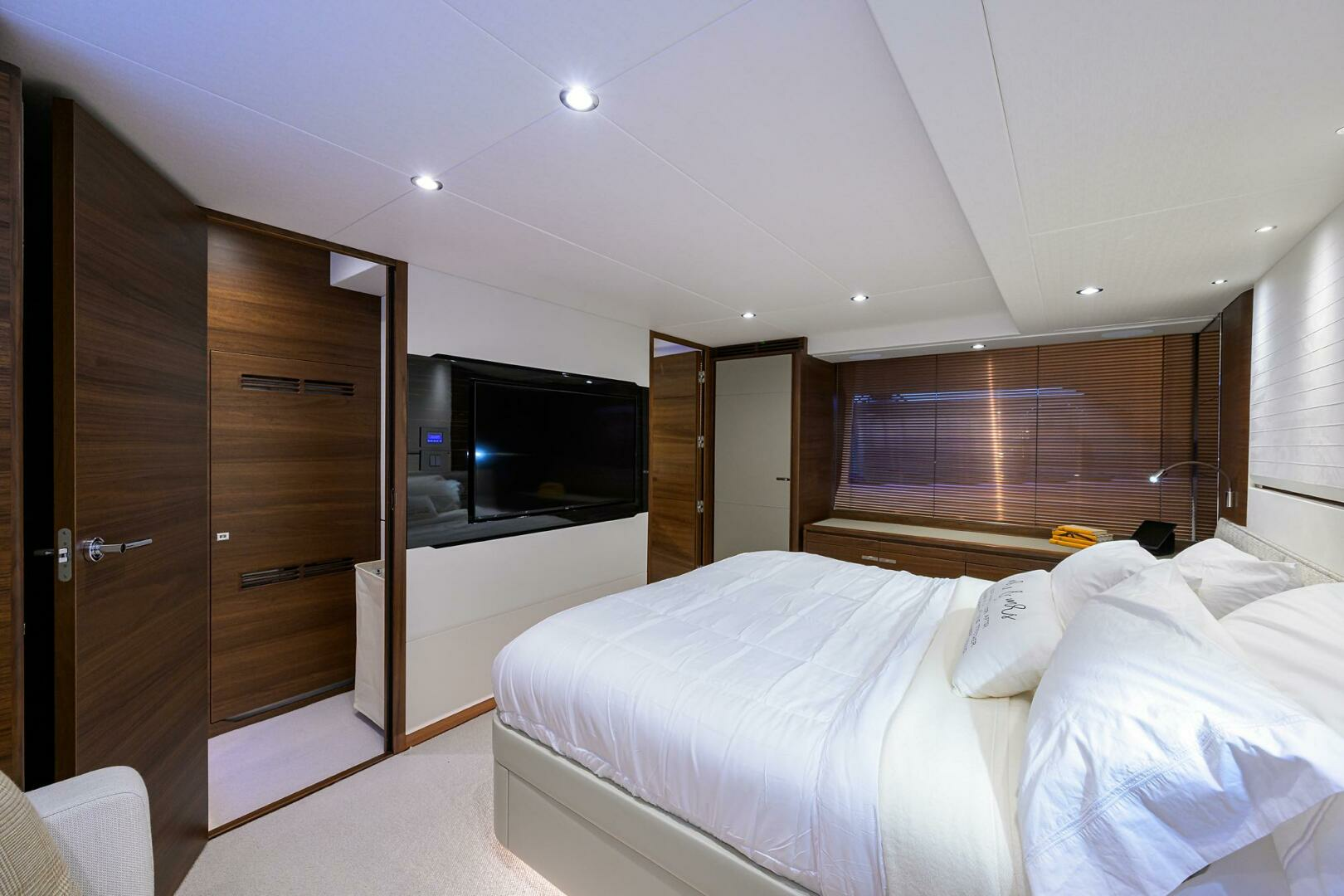 2021 Princess F70 - Image 39