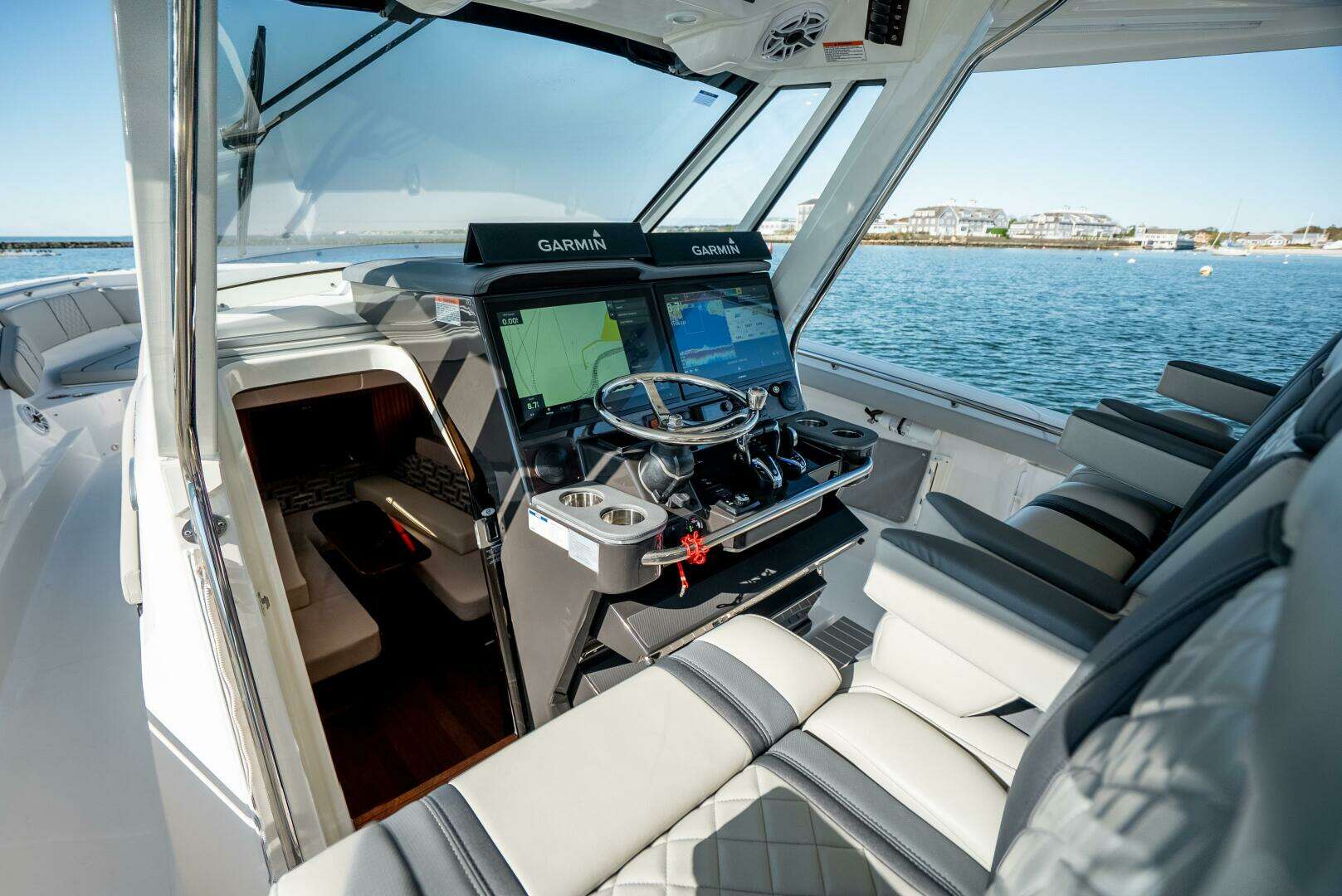 2023 Pursuit S428 - Image 16