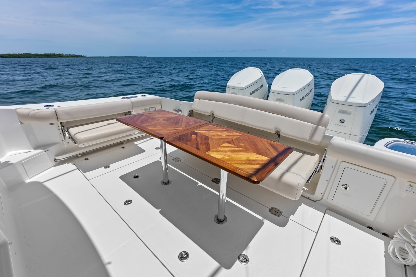 2023 Boston Whaler 405 Conquest - Image 17
