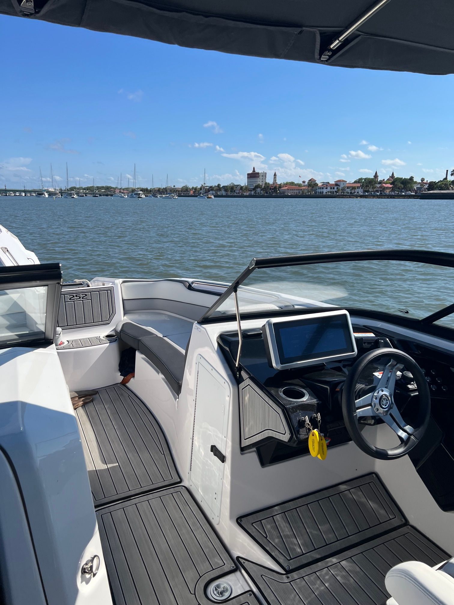 2023 Yamaha Boats 252S - 90
