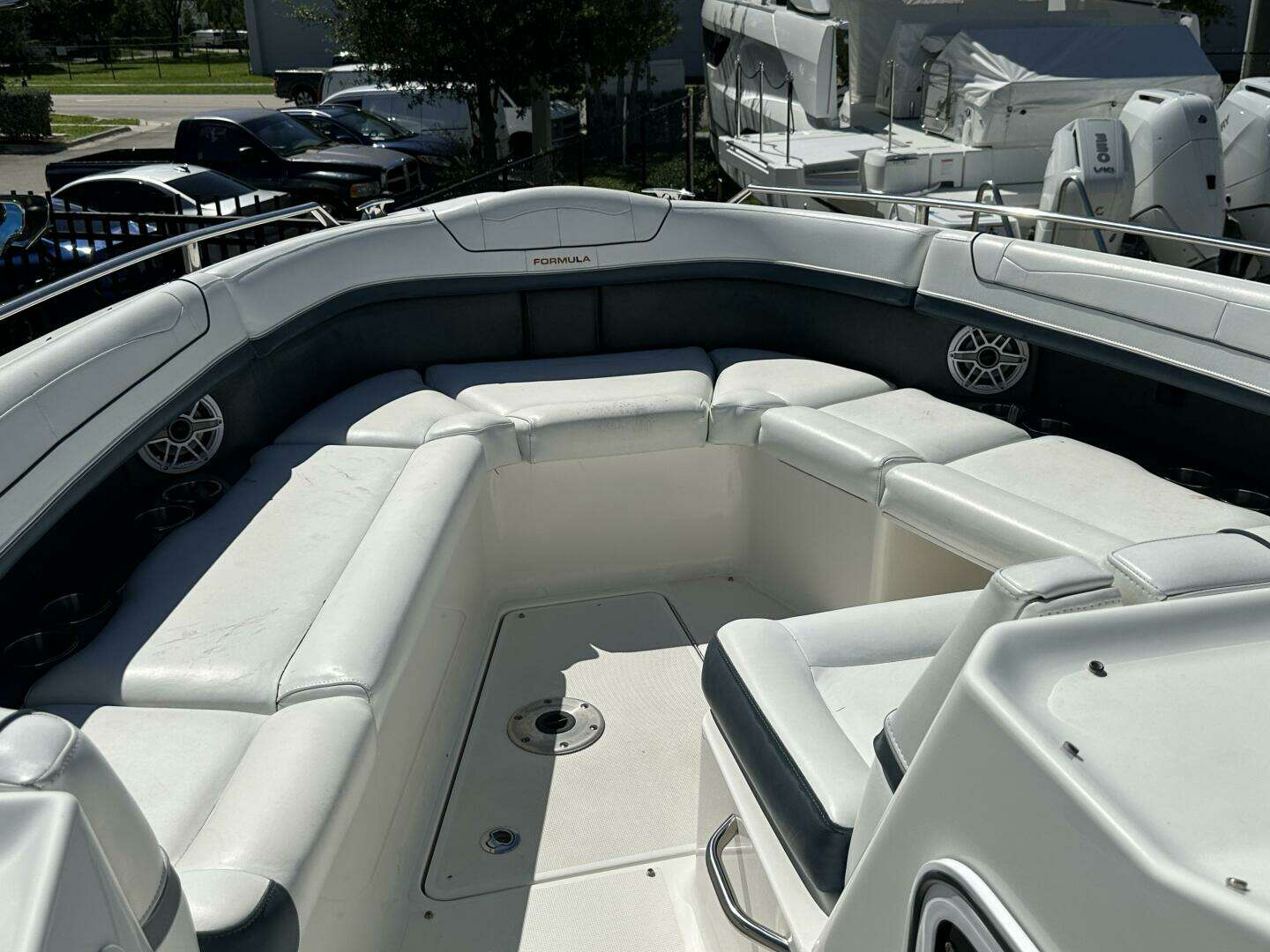 2021 Formula 350 Crossover Bowrider OB - Image 10