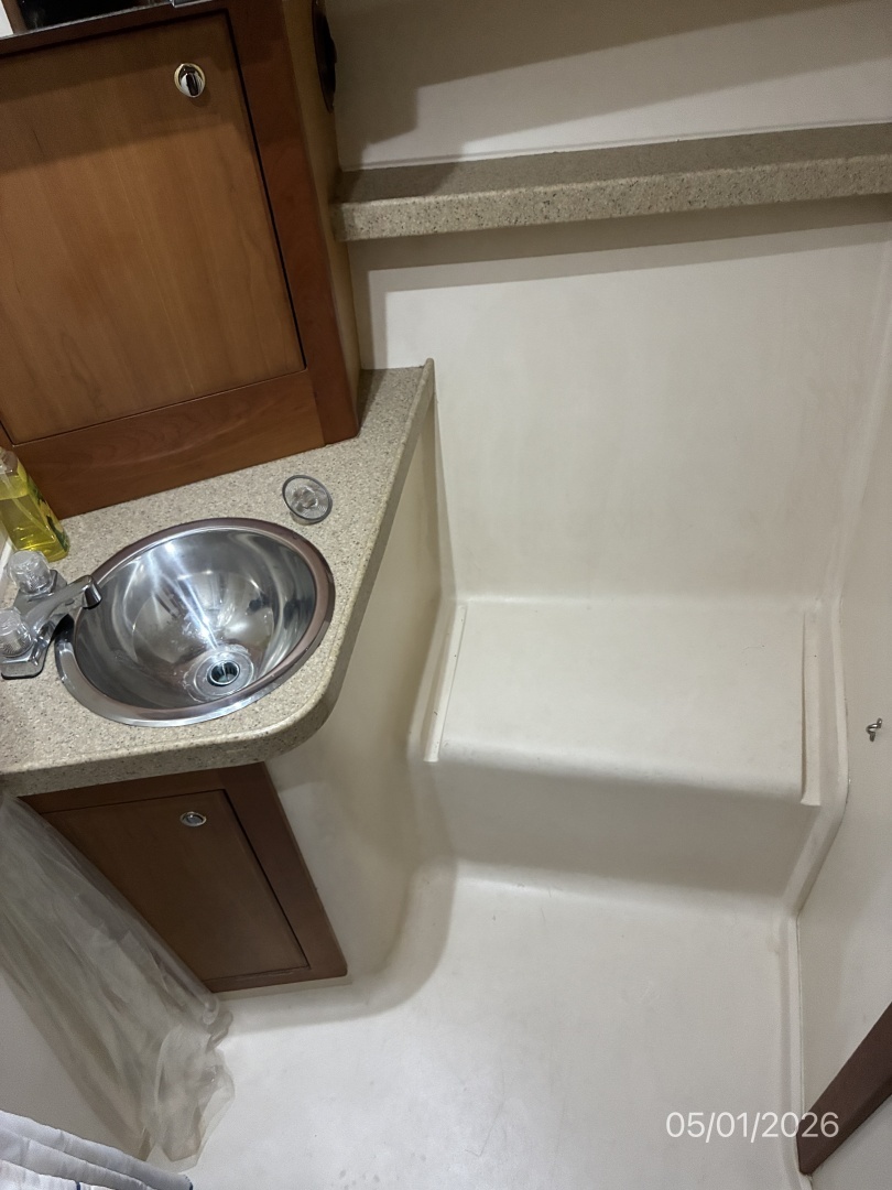 2005 Luhrs Convertible - Image 38