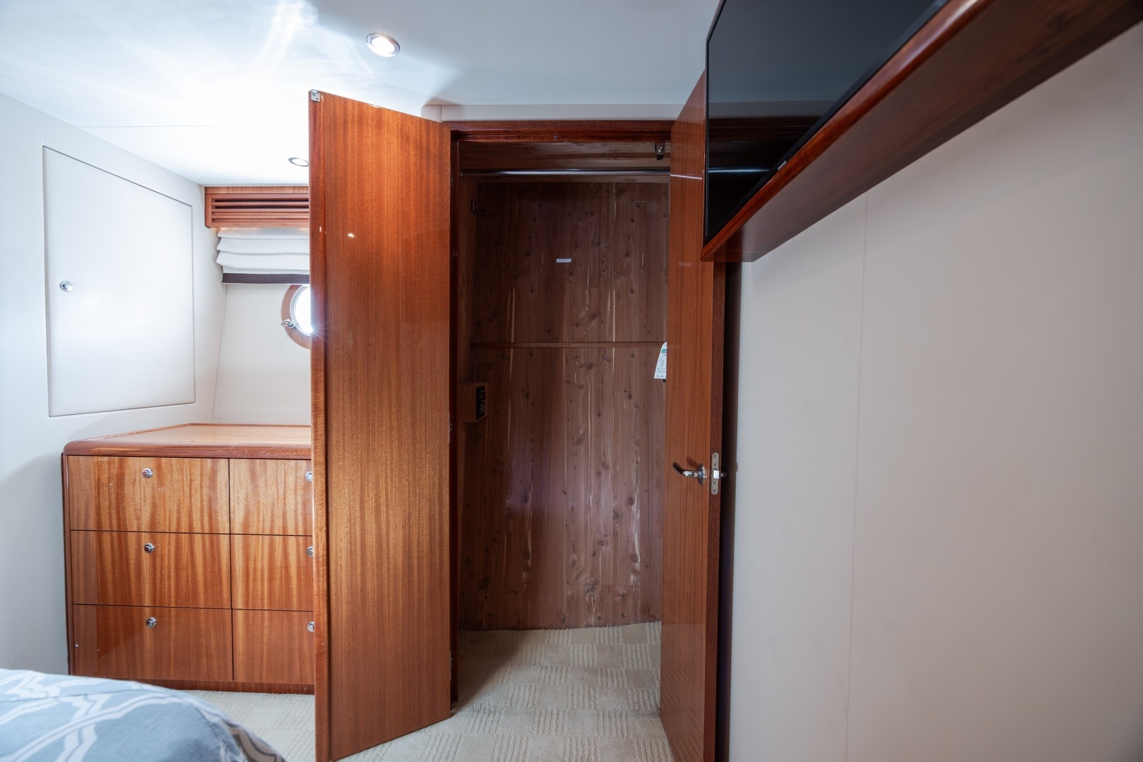 2008 Hatteras Motor Yacht - Image 75