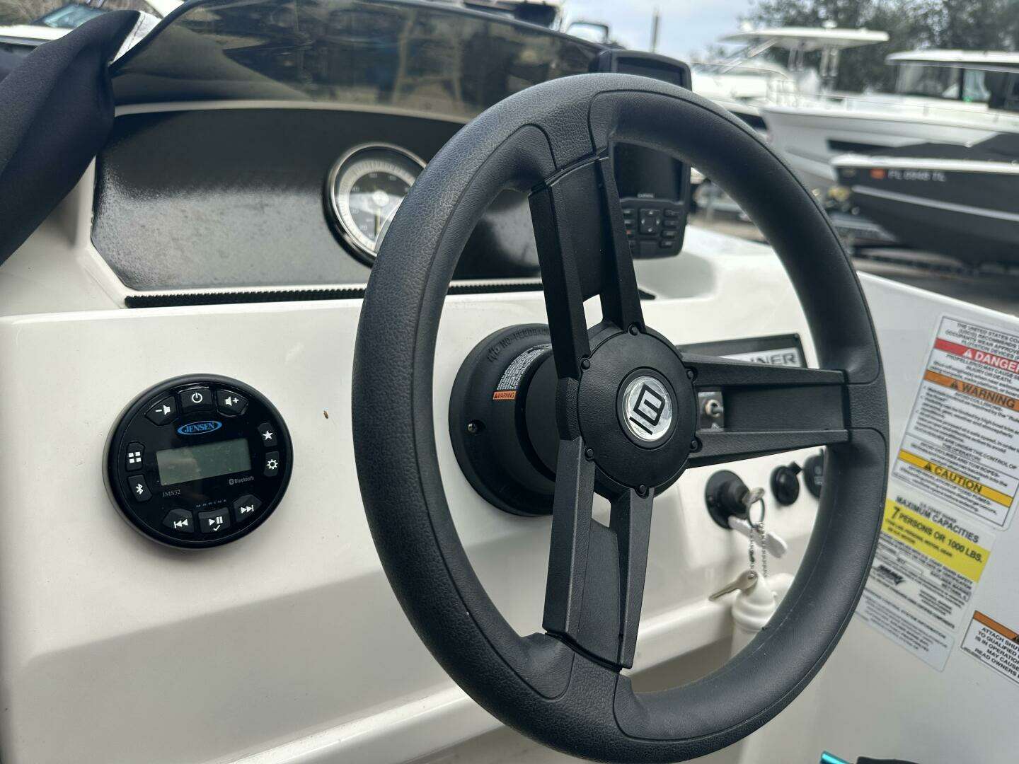 2023 Bayliner M17 - Image 10