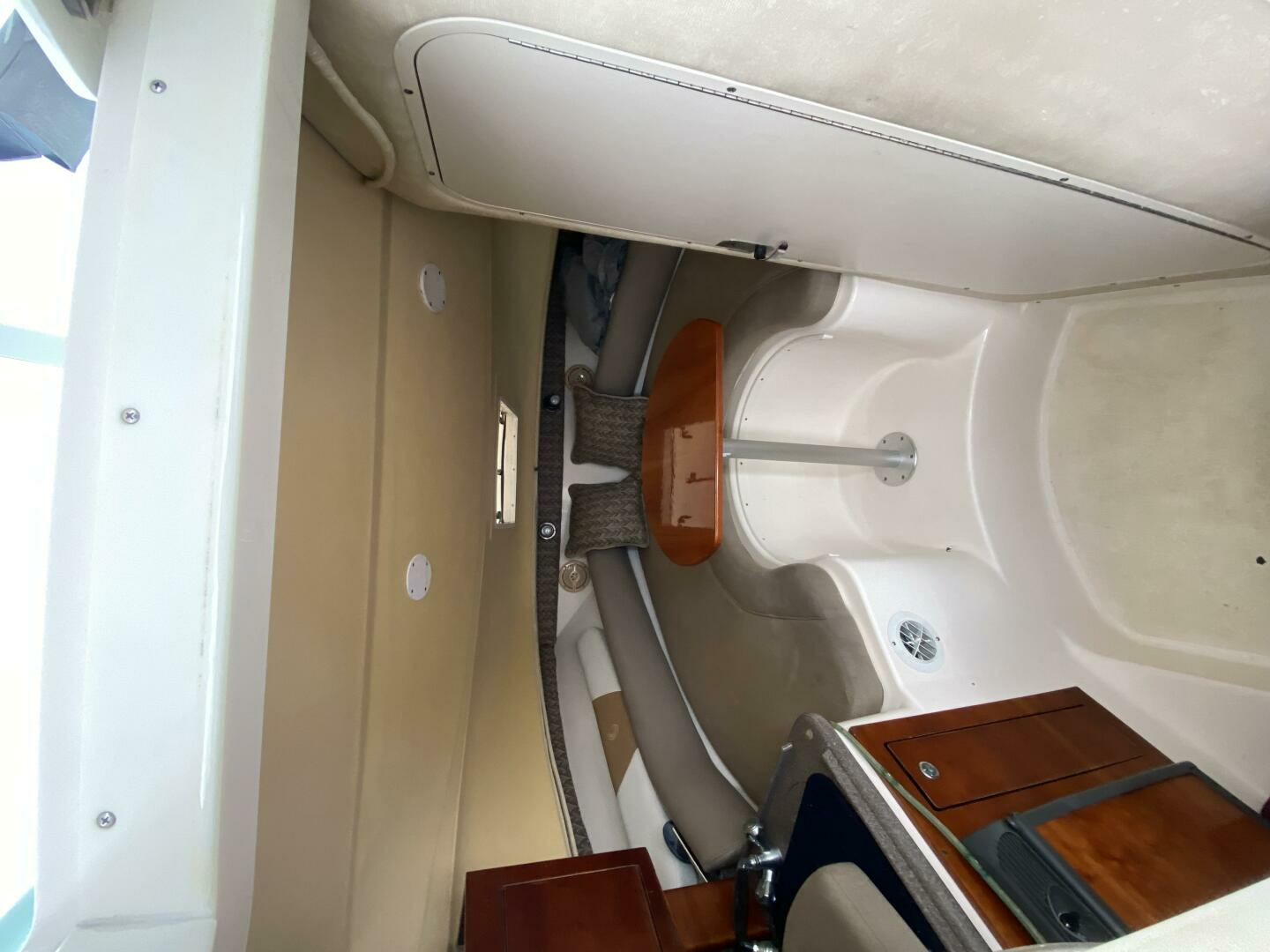2003 Edgewater 265 Express - Image 6
