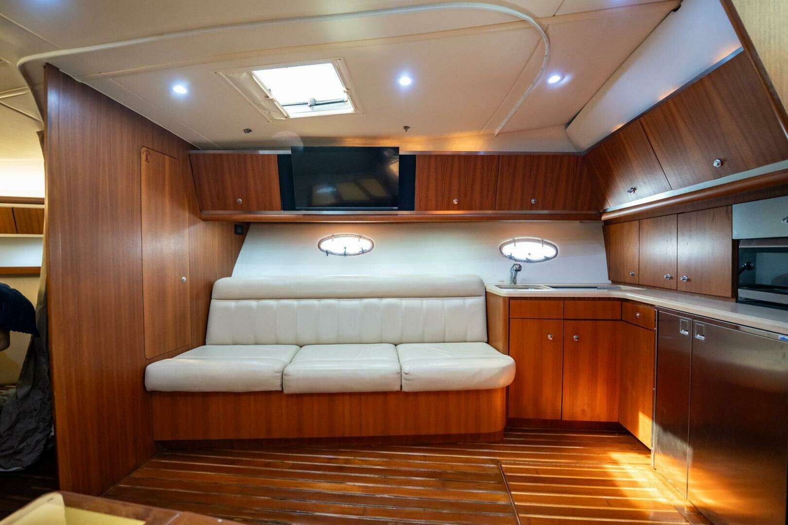 2004 Tiara Yachts 4200 Open - Image 10