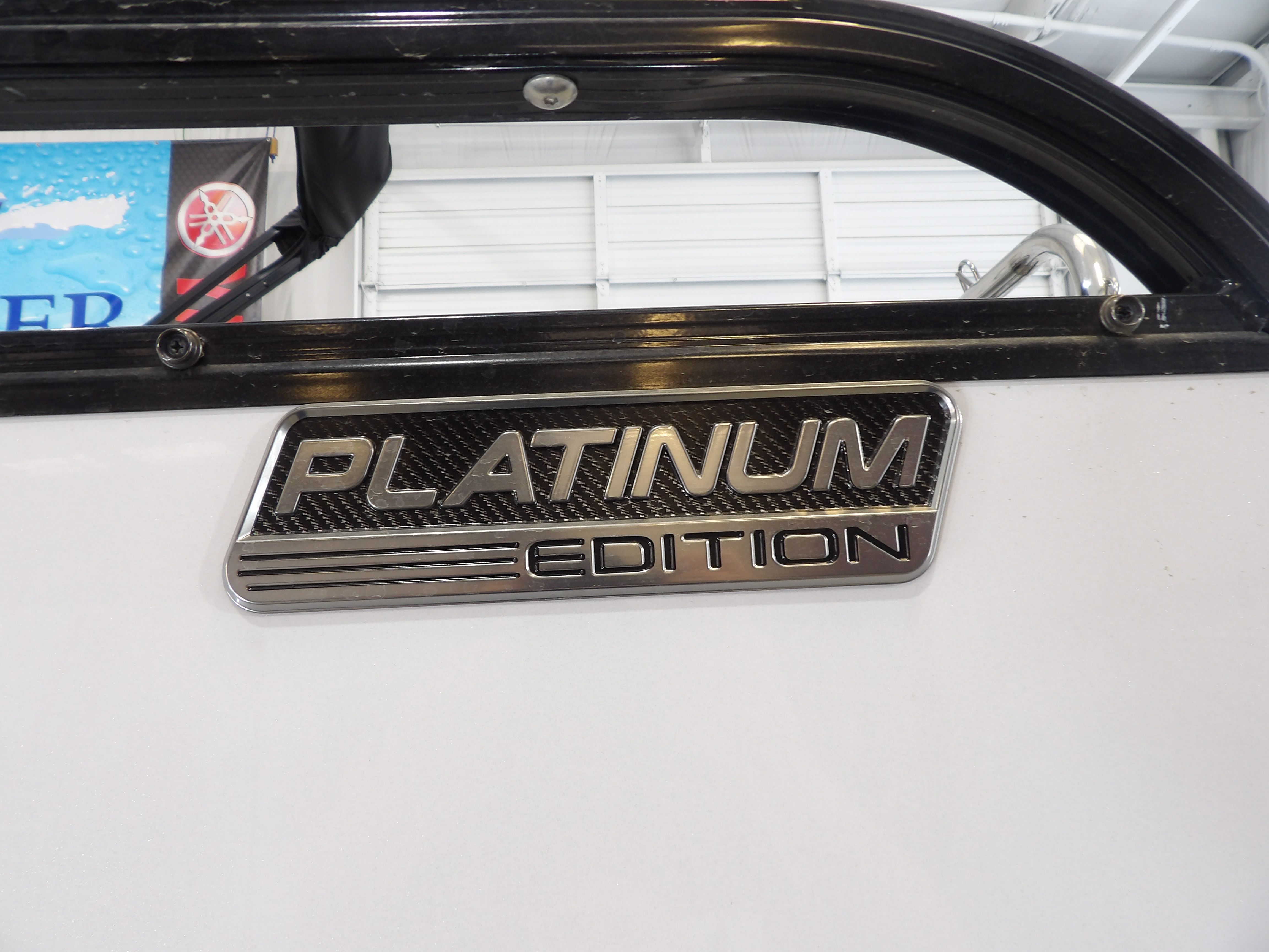 2025 Avalon LSZ Versatile Rear Bench - 23' - 10