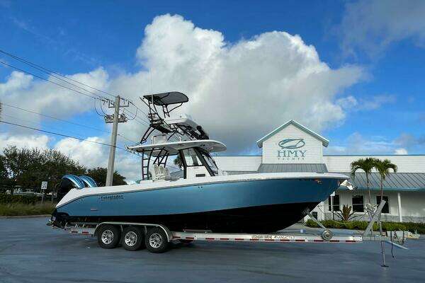 2022 Everglades 335 Center Console