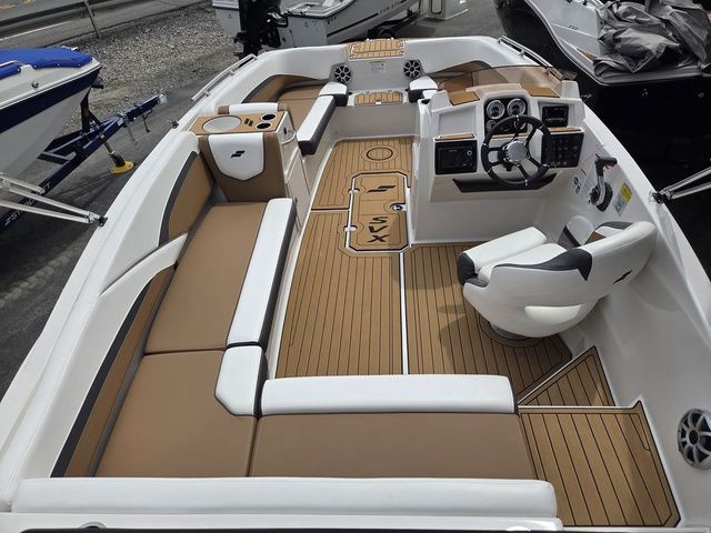 2026 Starcraft SVX OB 191 w/140hp and Trailer - 7