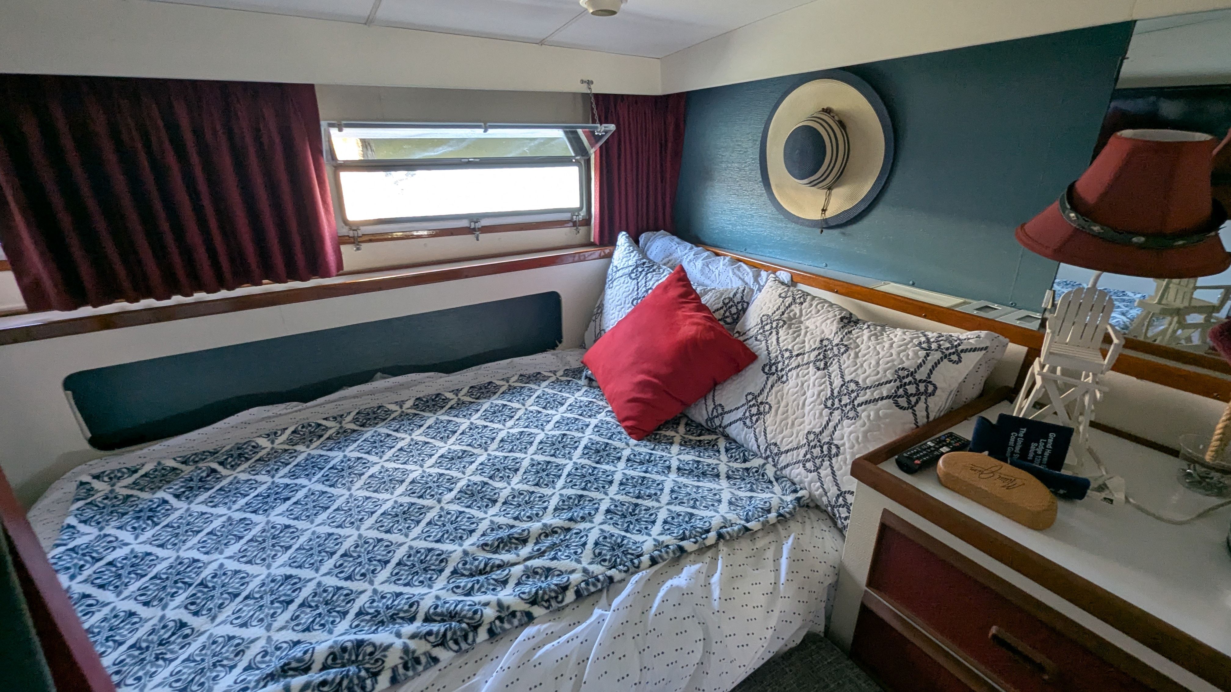 1975 Bertram 42 Motor Yacht - 14