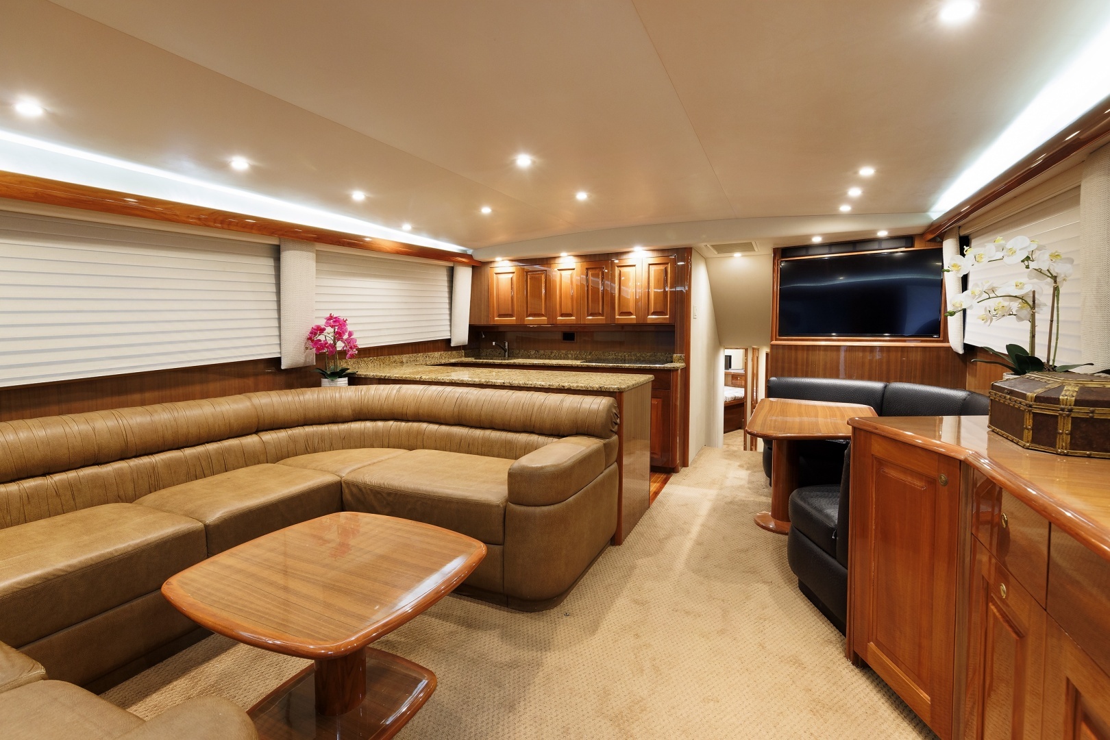 2005 Viking 61 Convertible - Image 3