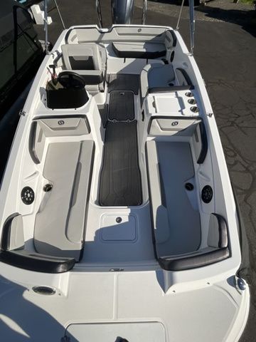 2023 Hurricane SunDeck Sport 205 OB - 6