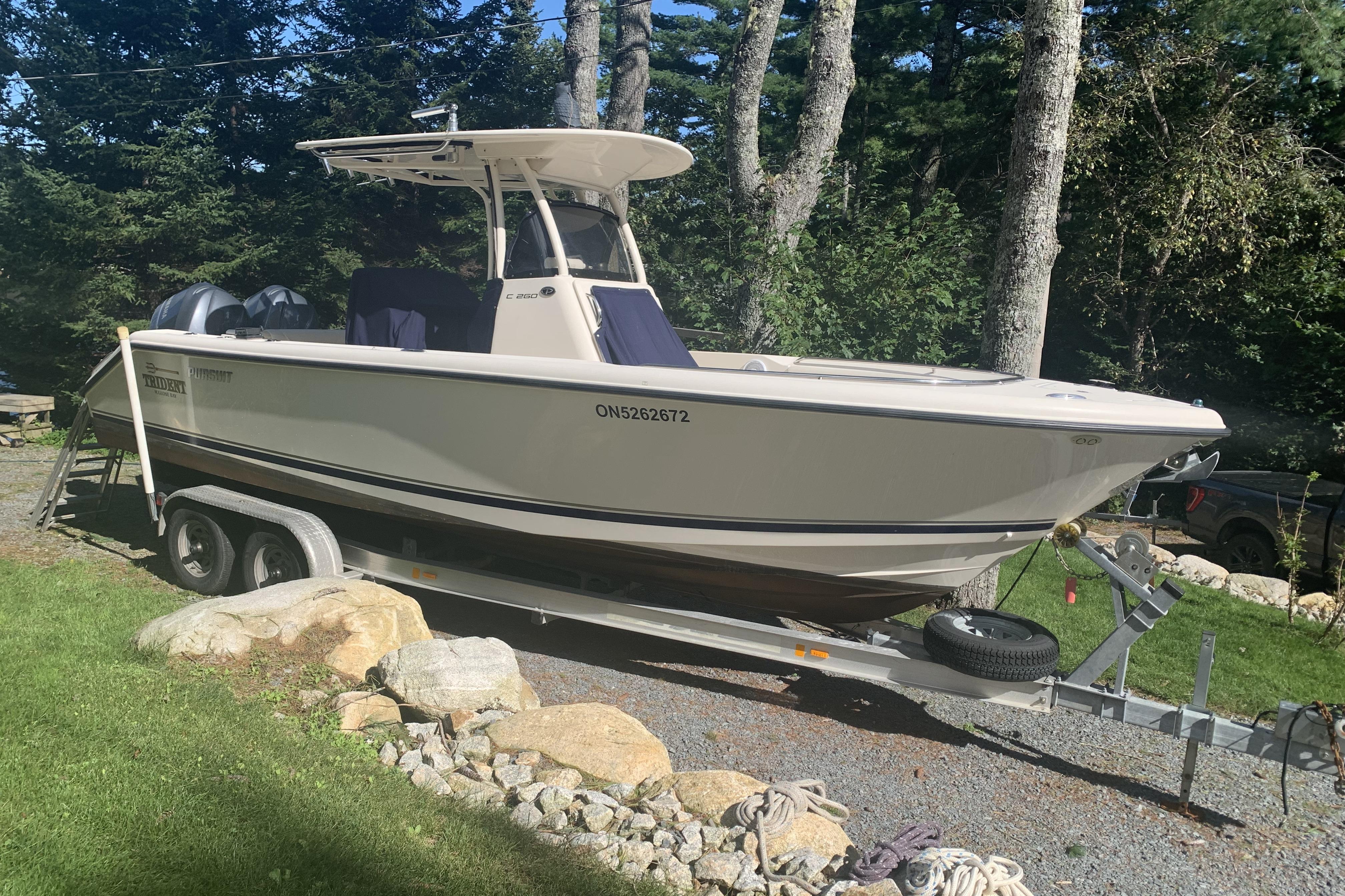 2013 Pursuit C 260 Center Console