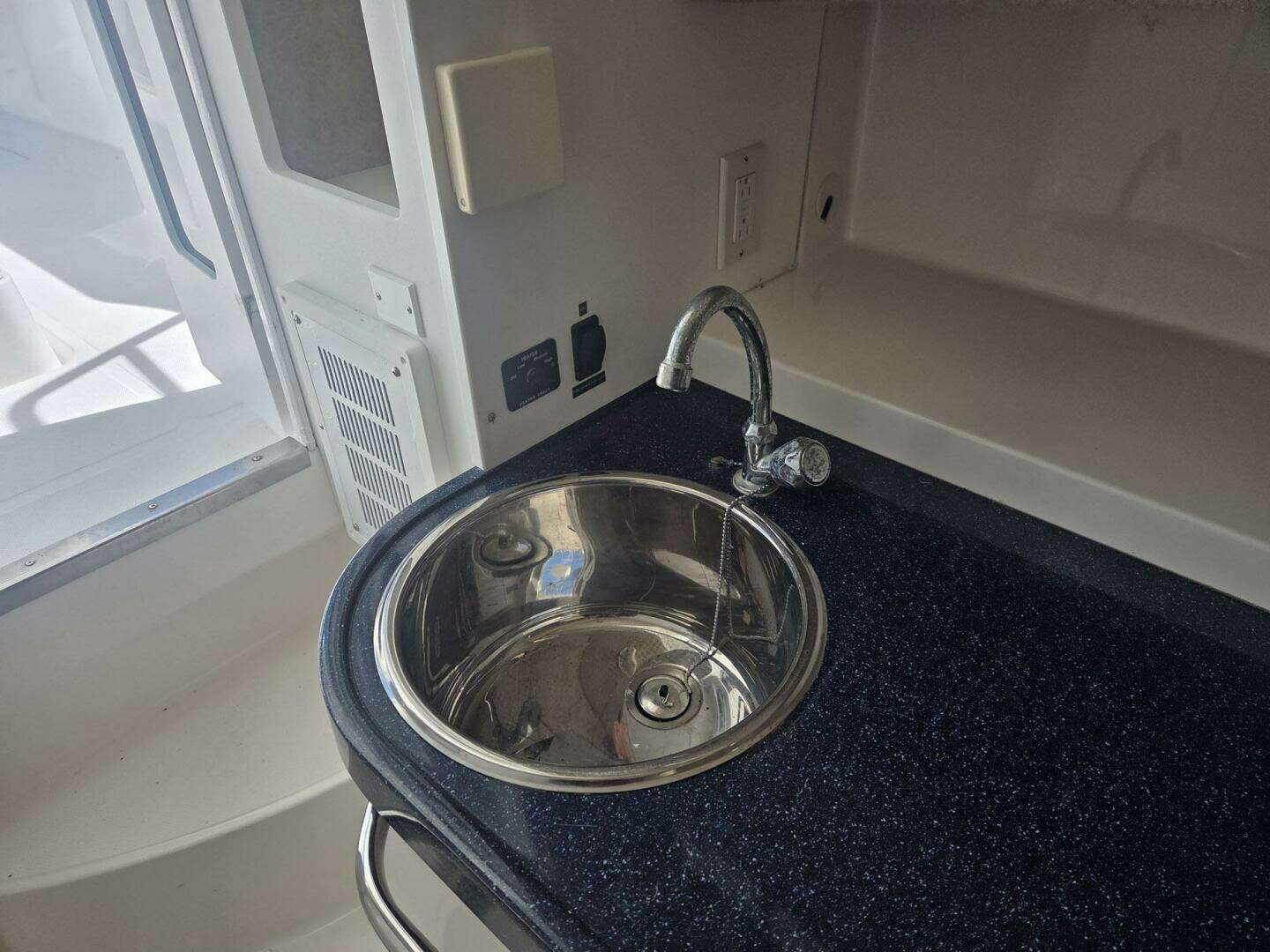 2008 True World Marine TE2810 - Image 48