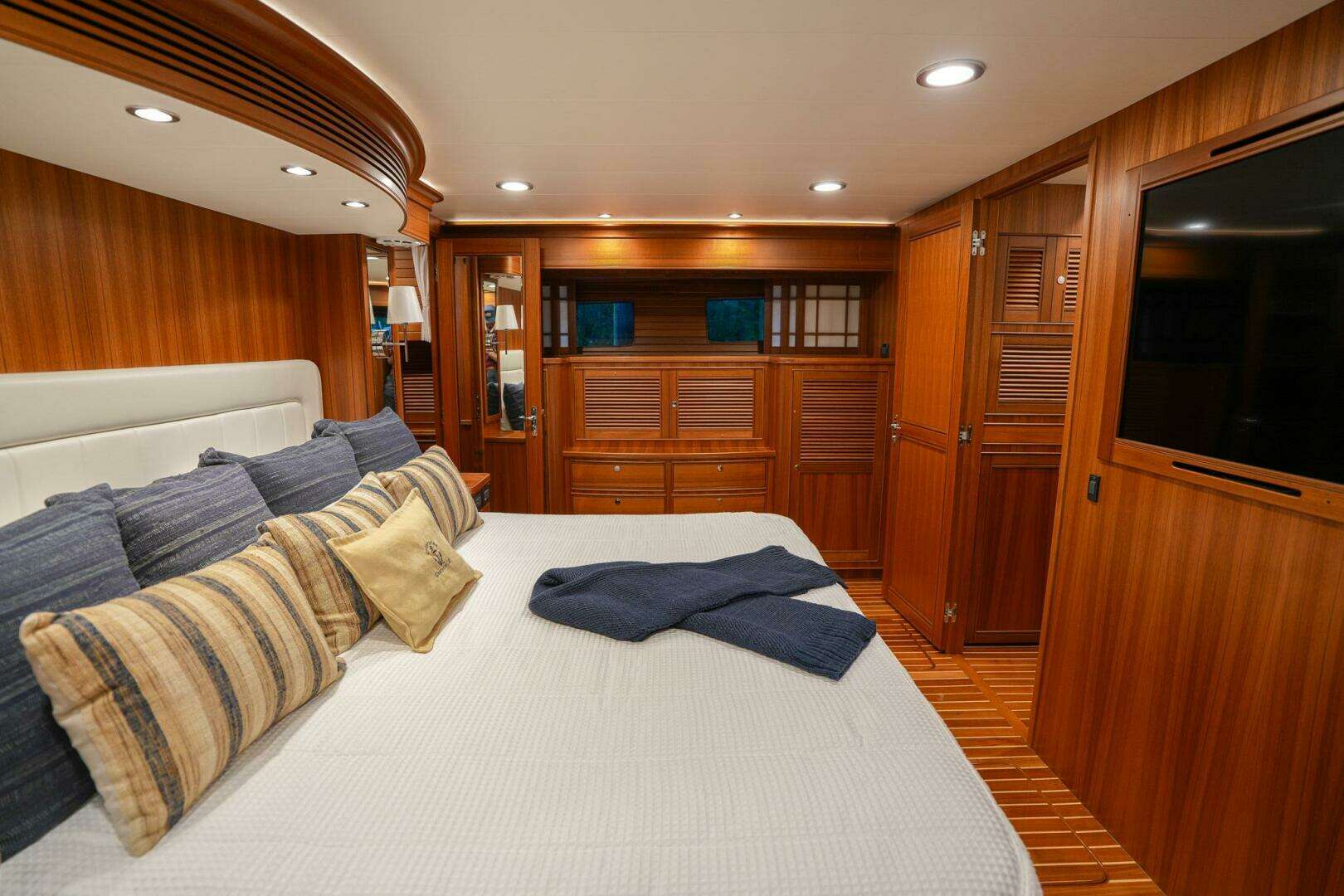 2025 Marlow Explorer 70E-CB - Image 34
