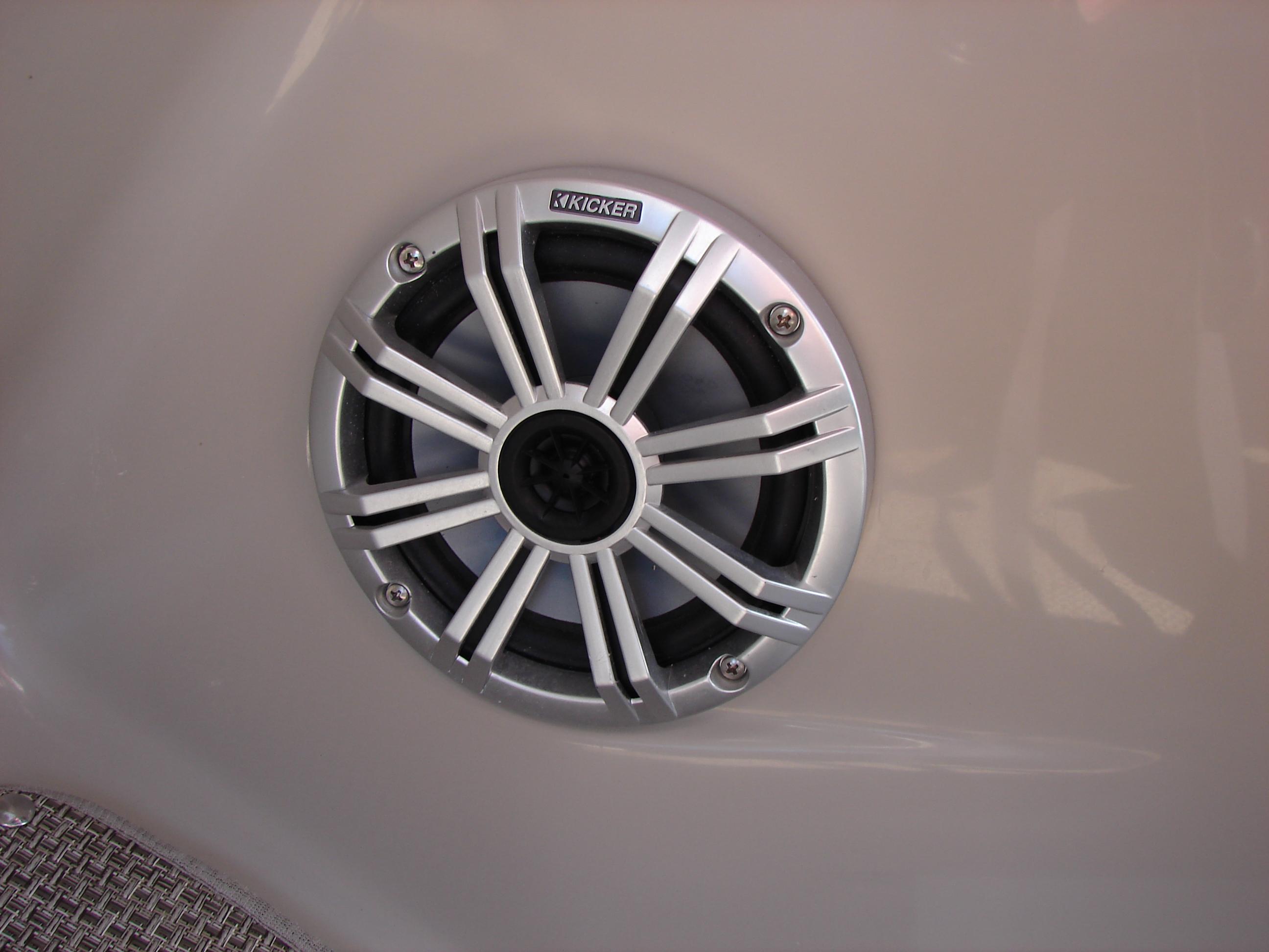 Kicker speaker on 2019 Bennington Q 25 QSBIO boat interior.