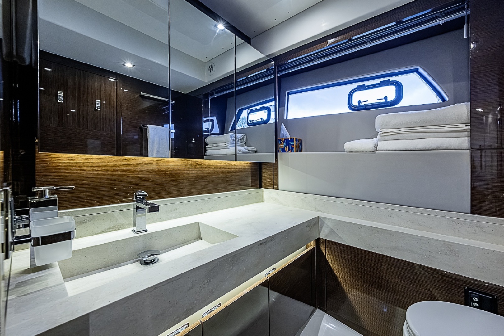 2021 Prestige 520 - Image 41