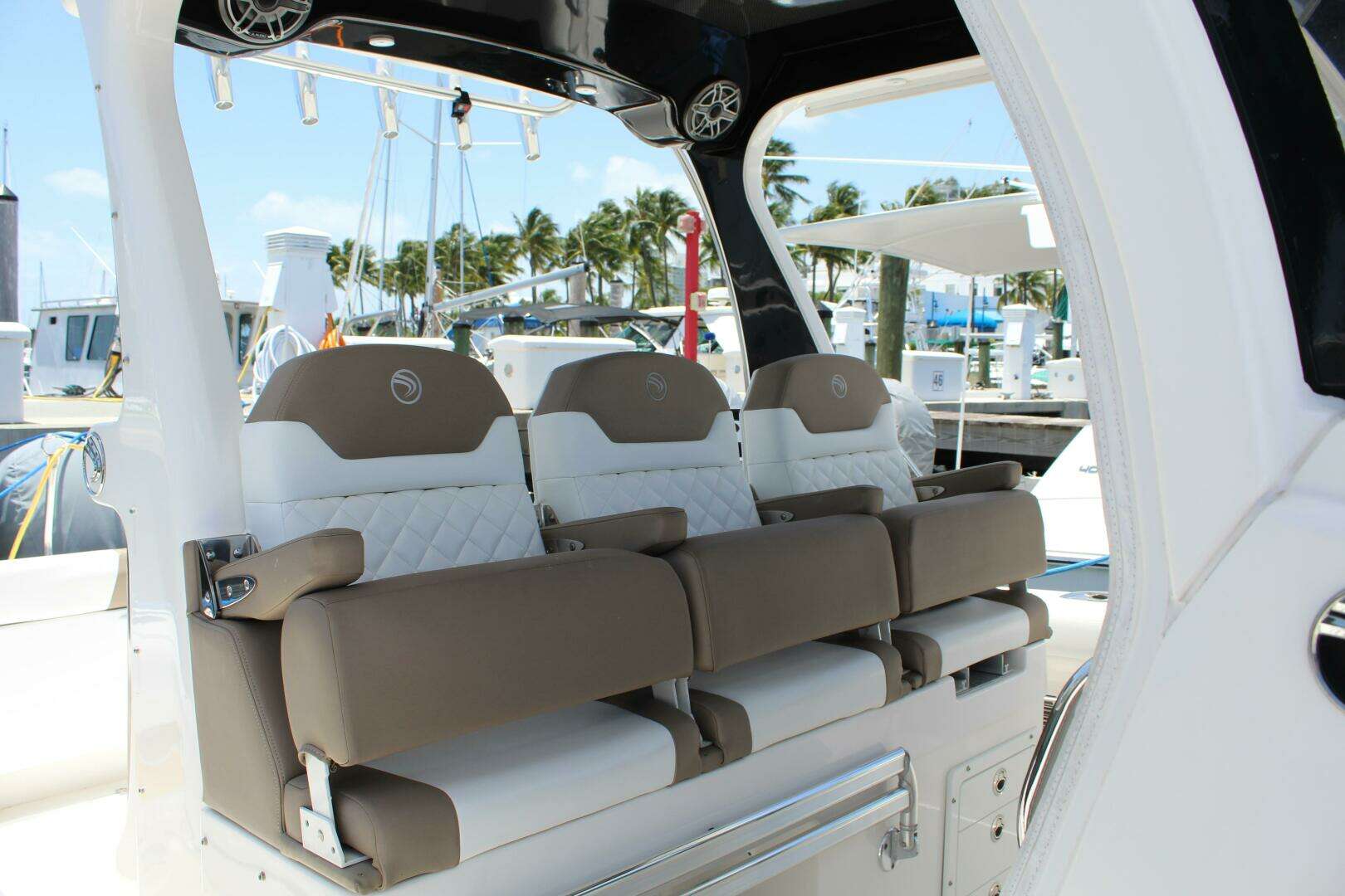 2016 Edgewater 370 - Image 4