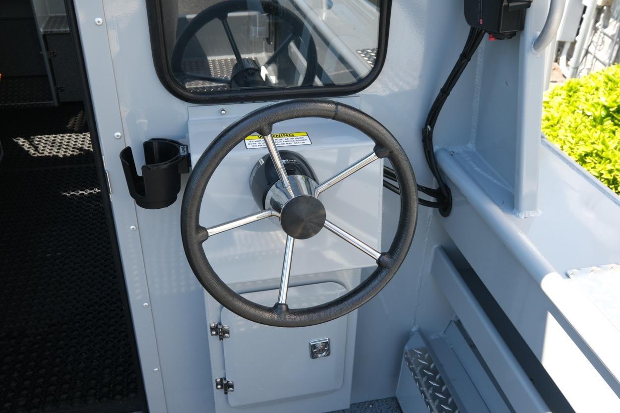 Steering wheel of 2018 Hewescraft 220 Ocean Pro ET Hardtop boat interior.