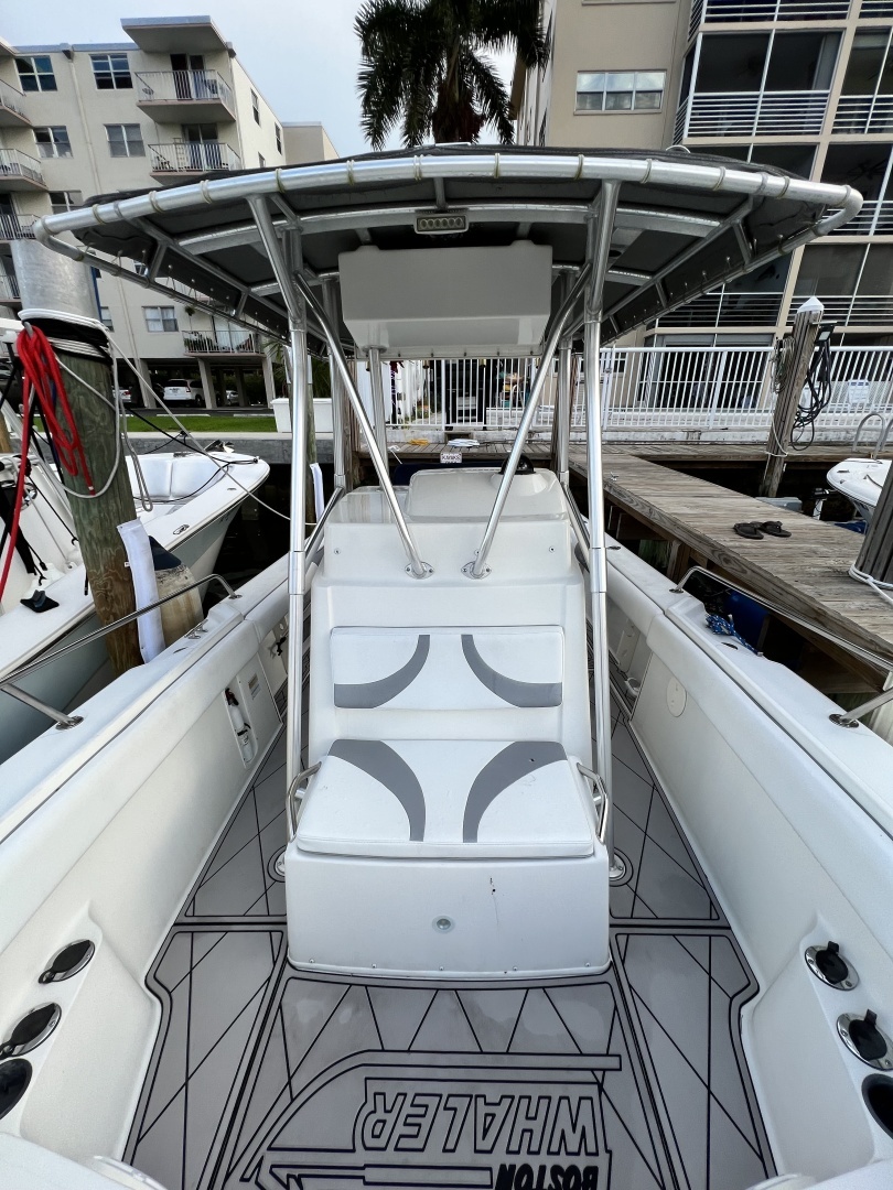 2001 Boston Whaler 26 Outrage - Image 9