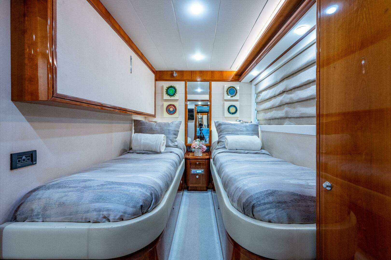 2006 Ferretti Yachts 830 - Image 127