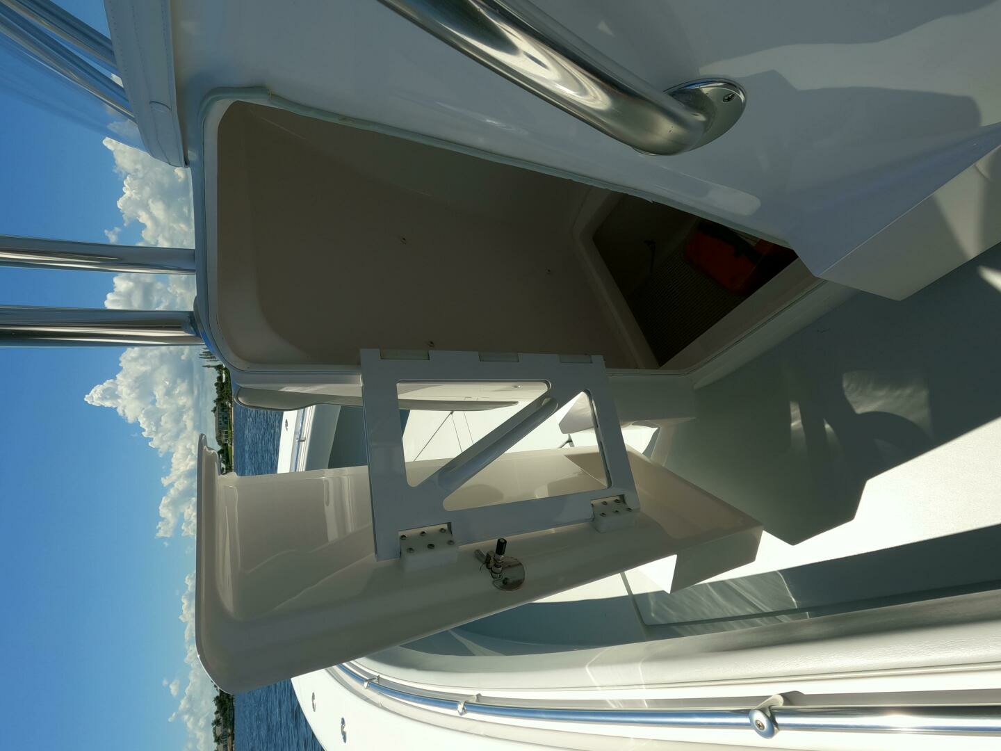2018 Contender 32 ST - Image 10