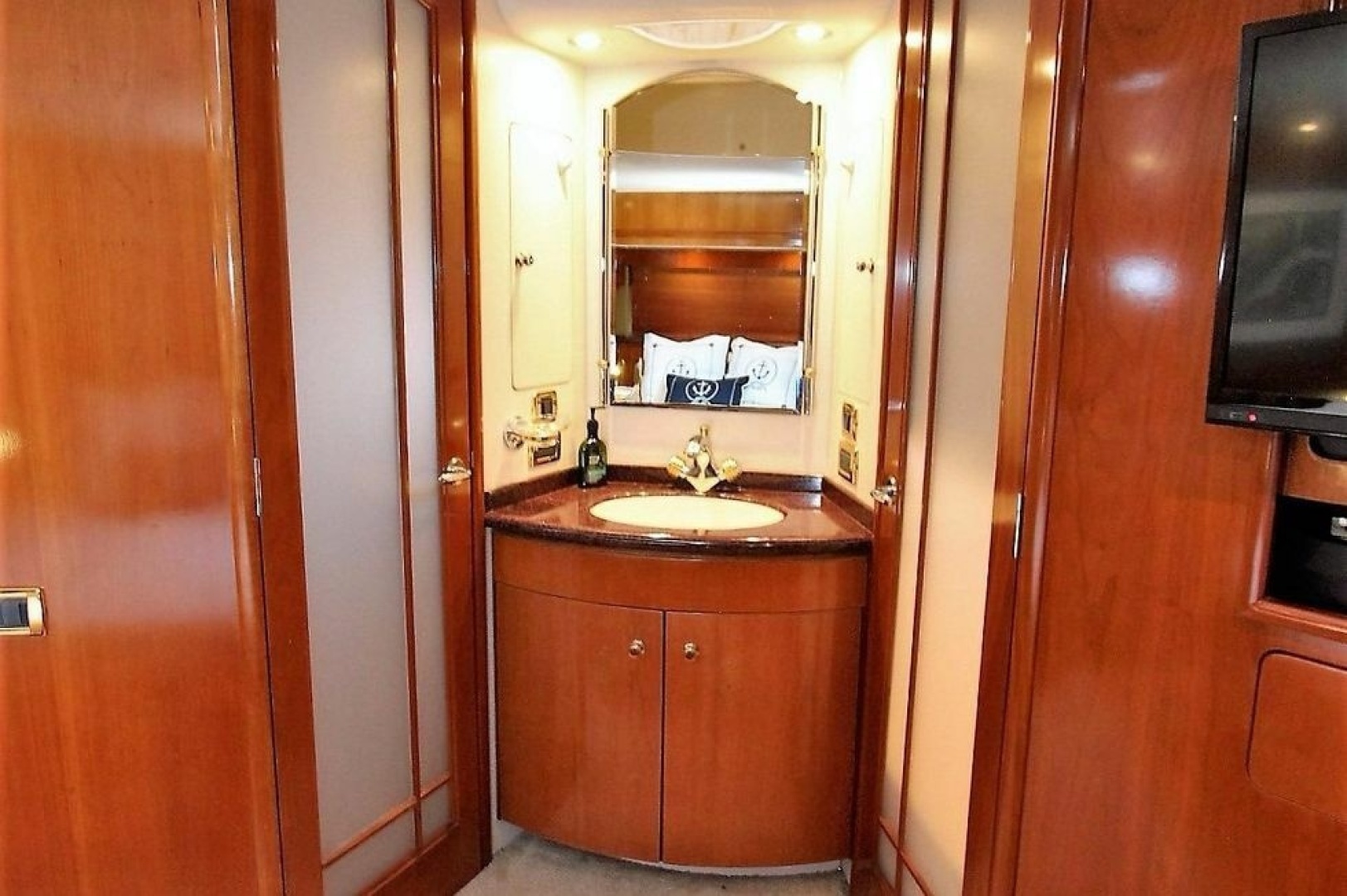 2001 Carver 570 Voyager Pilothouse - Image 46
