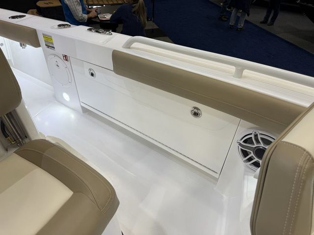 2026 Everglades 253 Center Console - 24