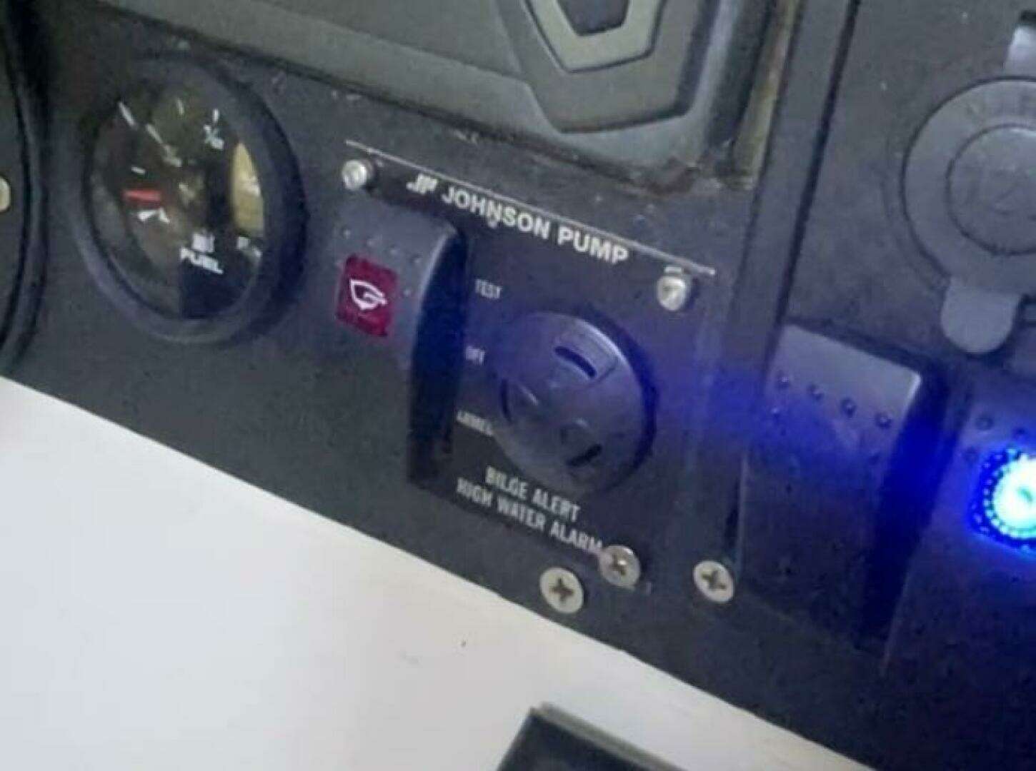 1990 Wellcraft Scarab 30 Sport - Image 21