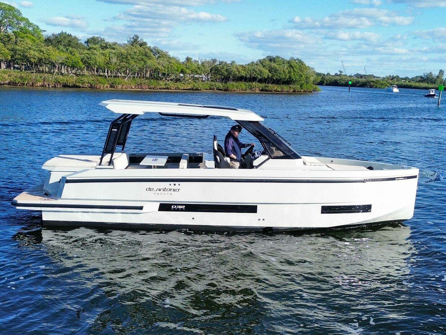 2026 De Antonio Yachts D32 - Image 2