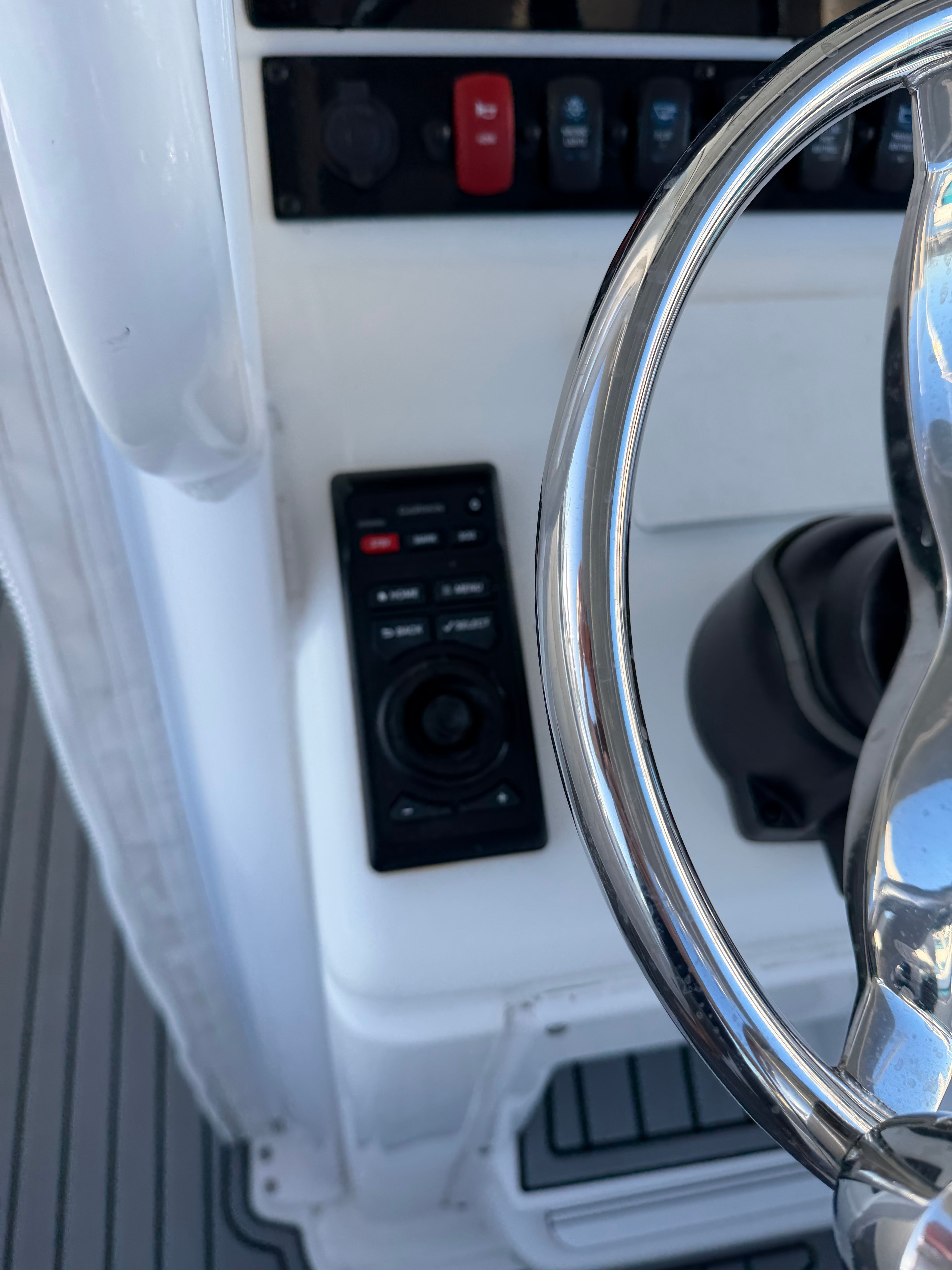 2022 Sea Hunt Gamefish 30 Coffin Box - 8