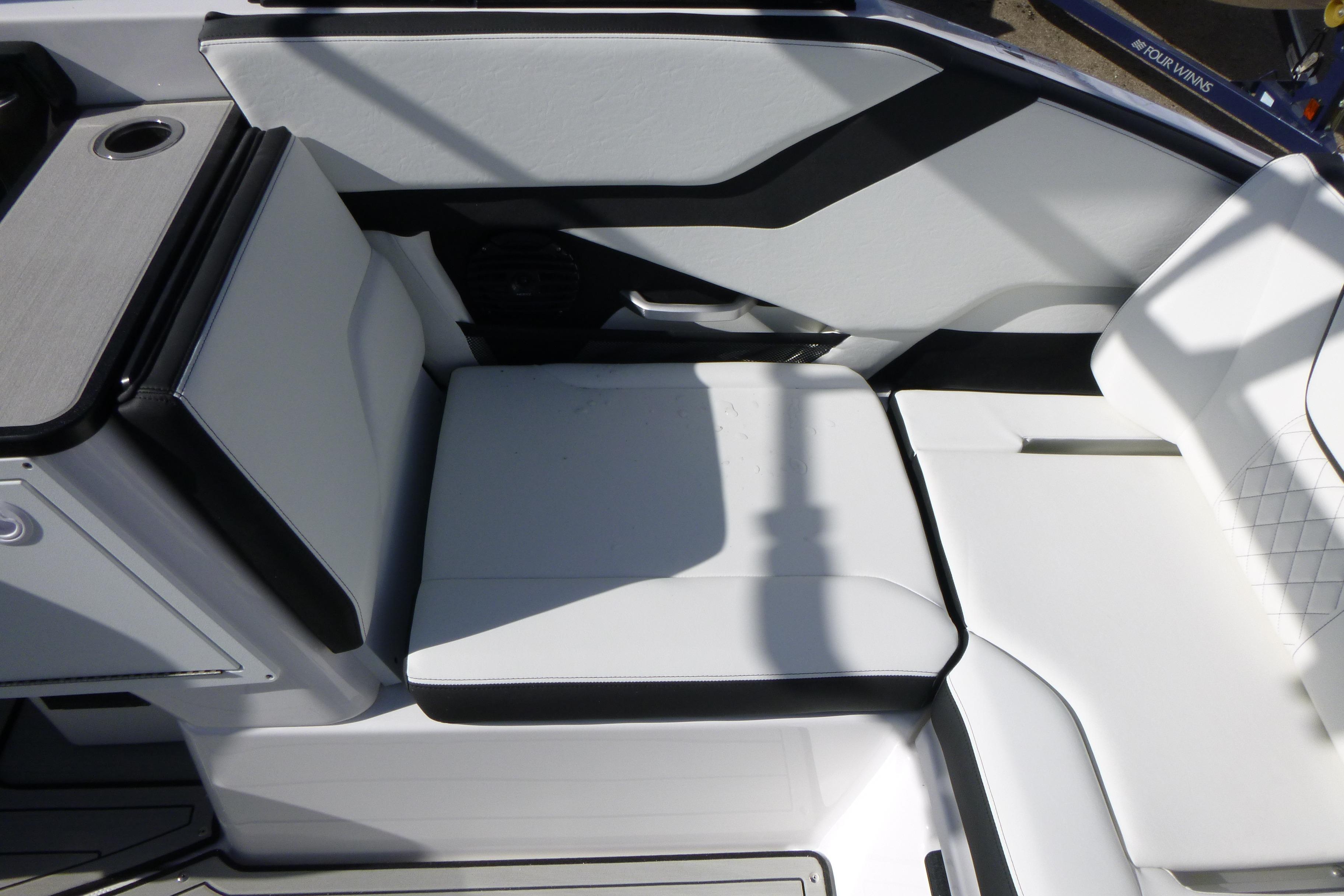 2026 Yamaha Boats 252SD interior seating with modern design and comfortable upholstery.