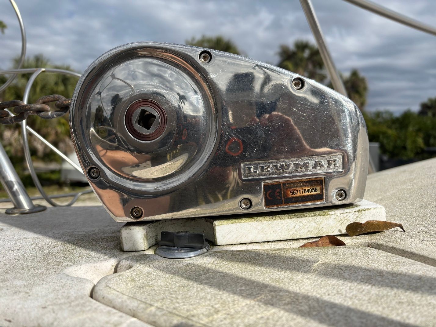 Lewmar windlass on Donzi 275LXC boat, year 1997.