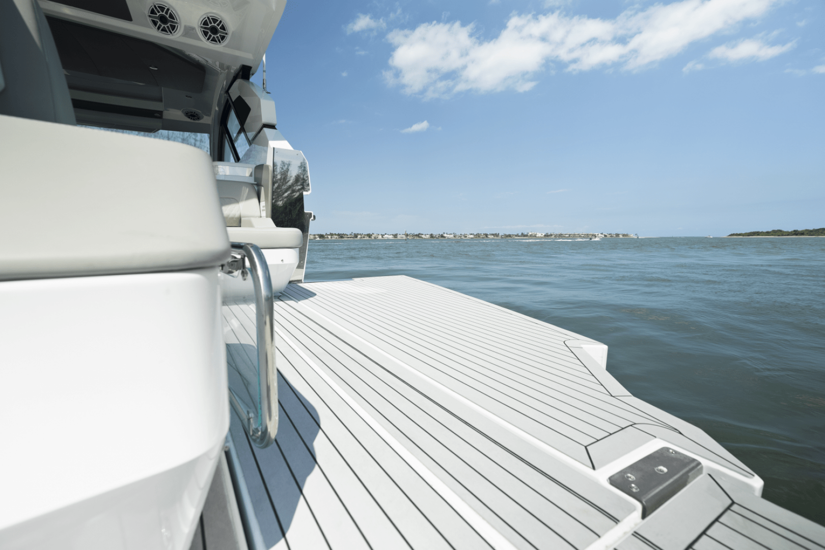 2026 Cruisers Yachts 50GLS OB - Image 81