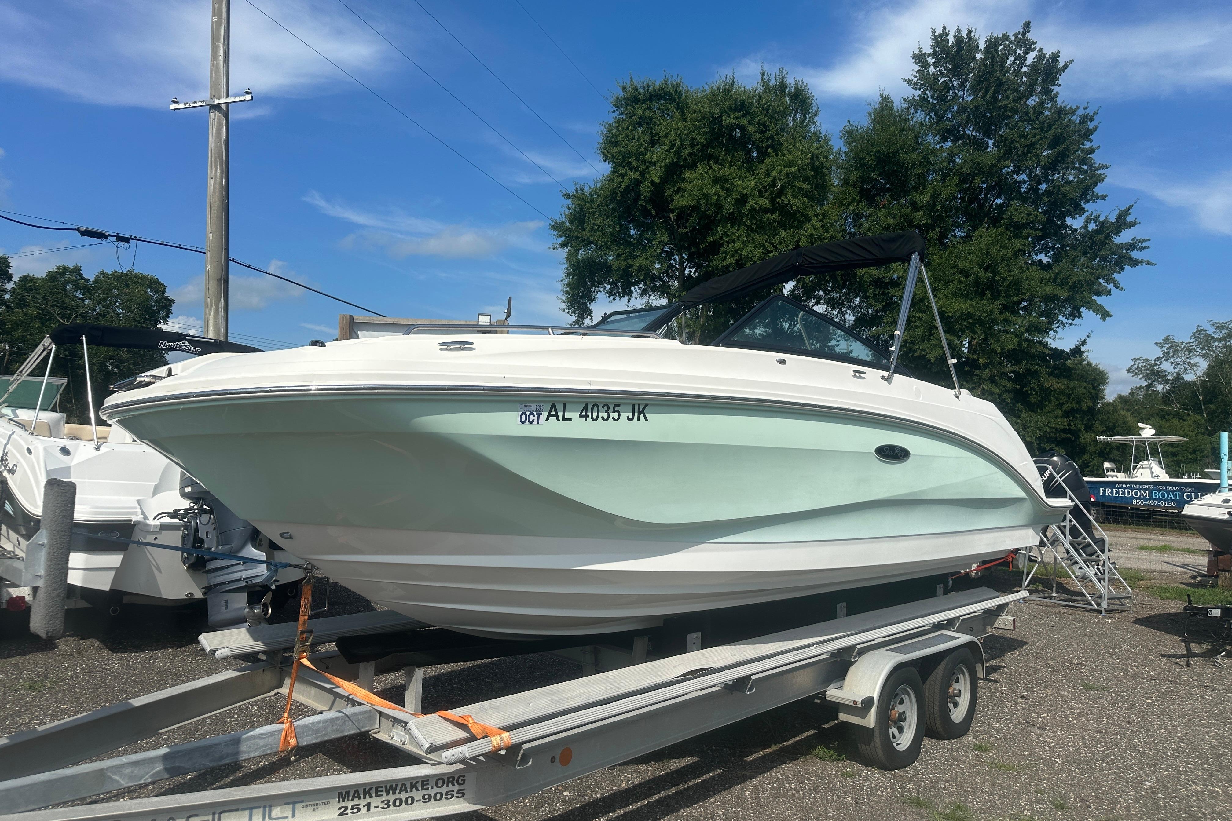 2023 Sea Ray SDX 250 Outboard