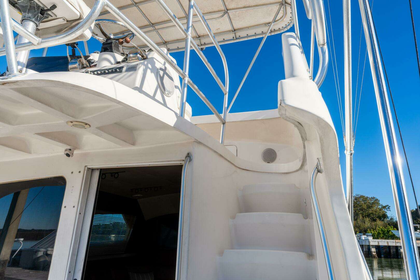 2004 Luhrs Convertible - Image 16
