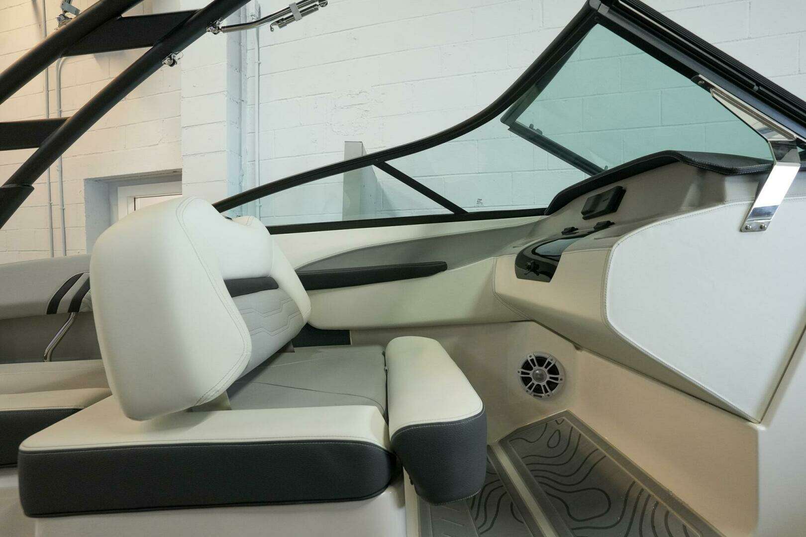 2025 Regal LX2 - Image 15