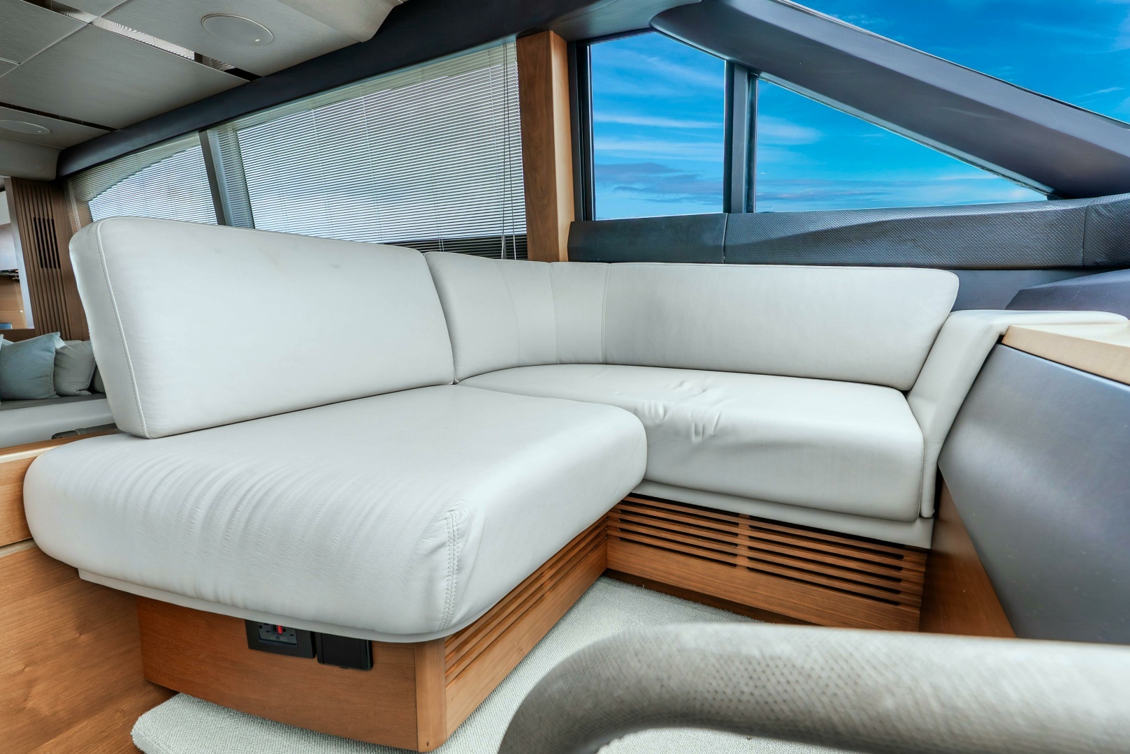 2018 Princess Yachts — - Image 34