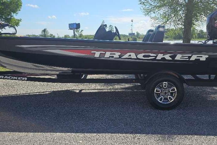 2026 Tracker Pro Team 190