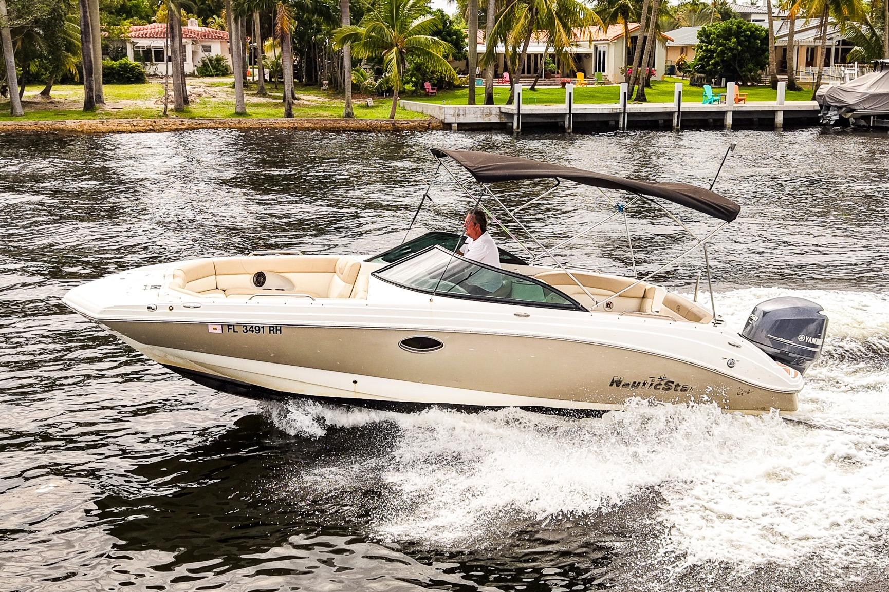 2017 NauticStar 243DC Sport Deck