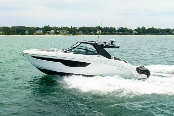 2021 Cruisers Yachts